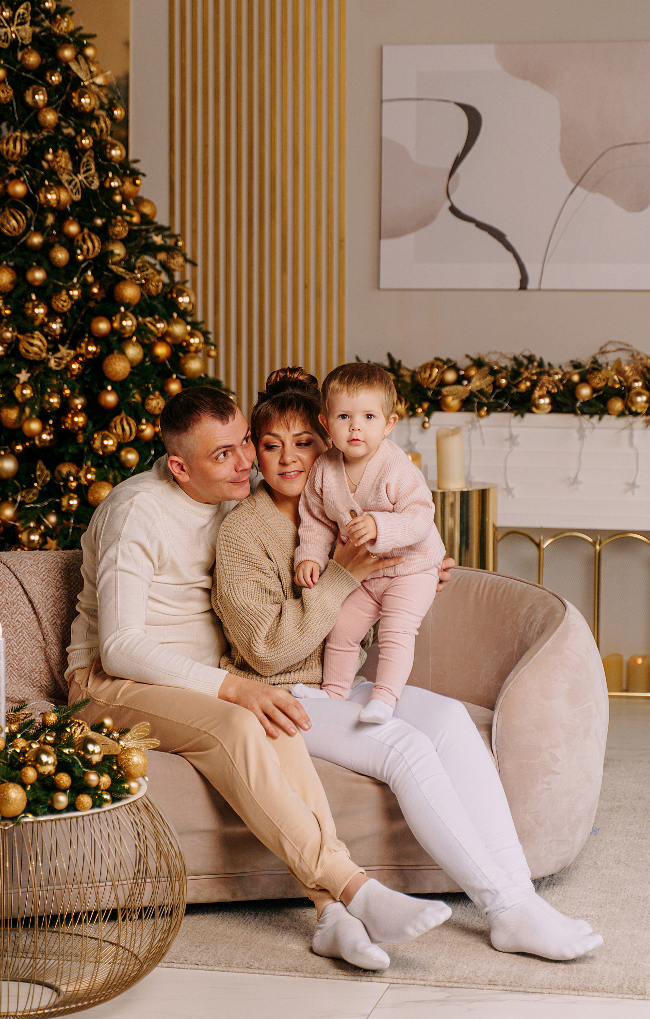 Новогодняя съемка в золотой студии. Свадебный фотограф