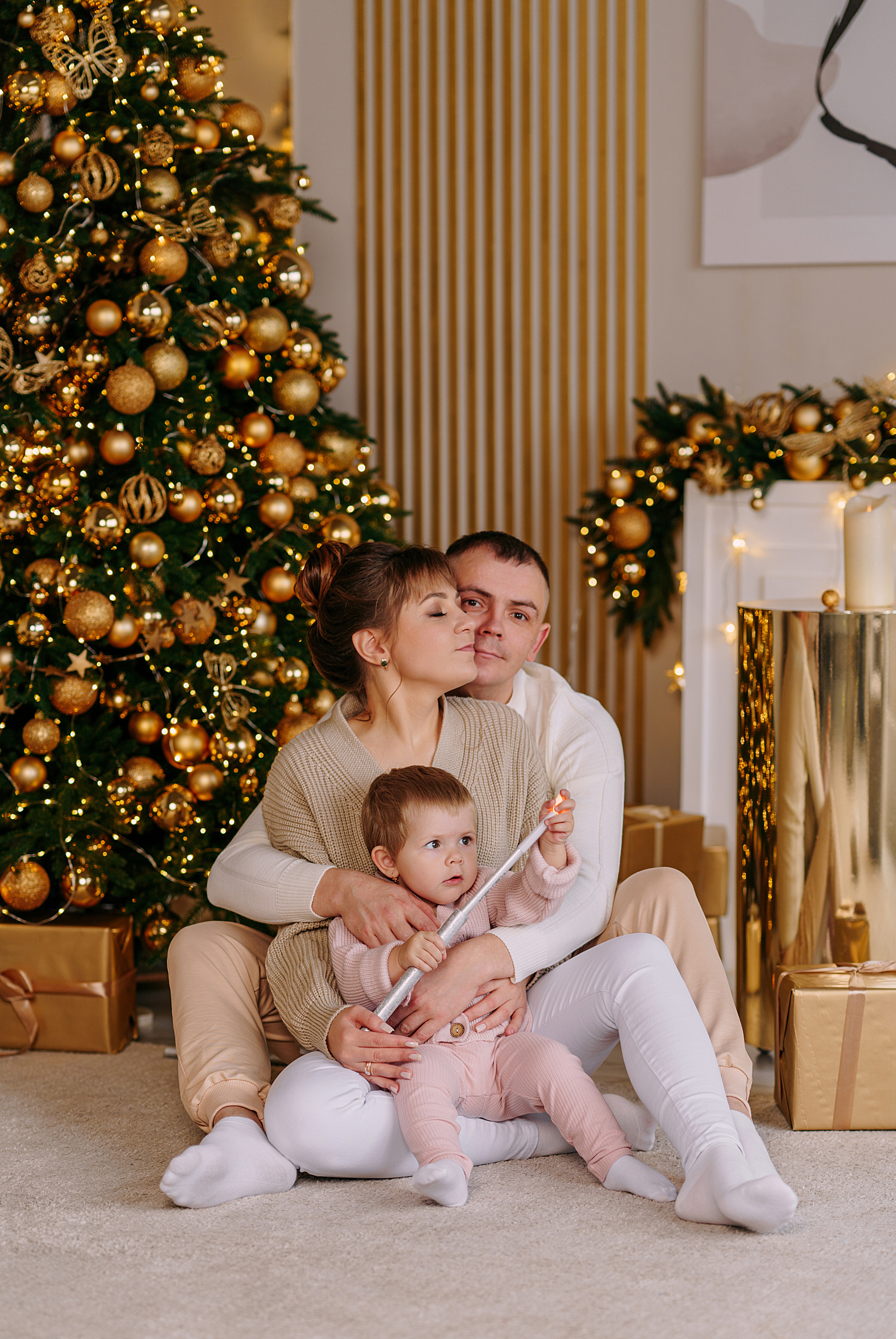 Новогодняя съемка в золотой студии. Свадебный фотограф