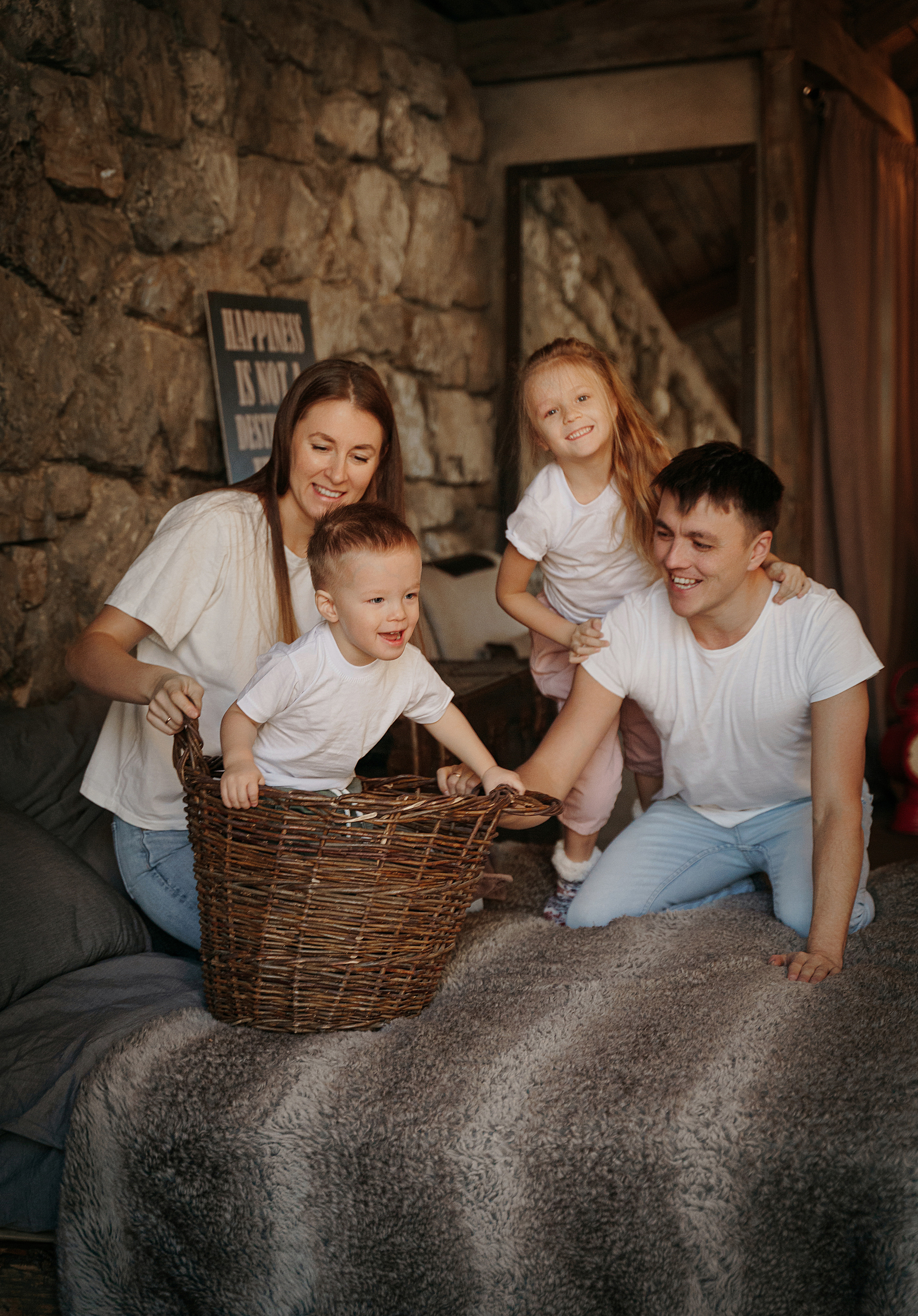 Скандинавская студия для веселой семьи. Свадебный фотограф