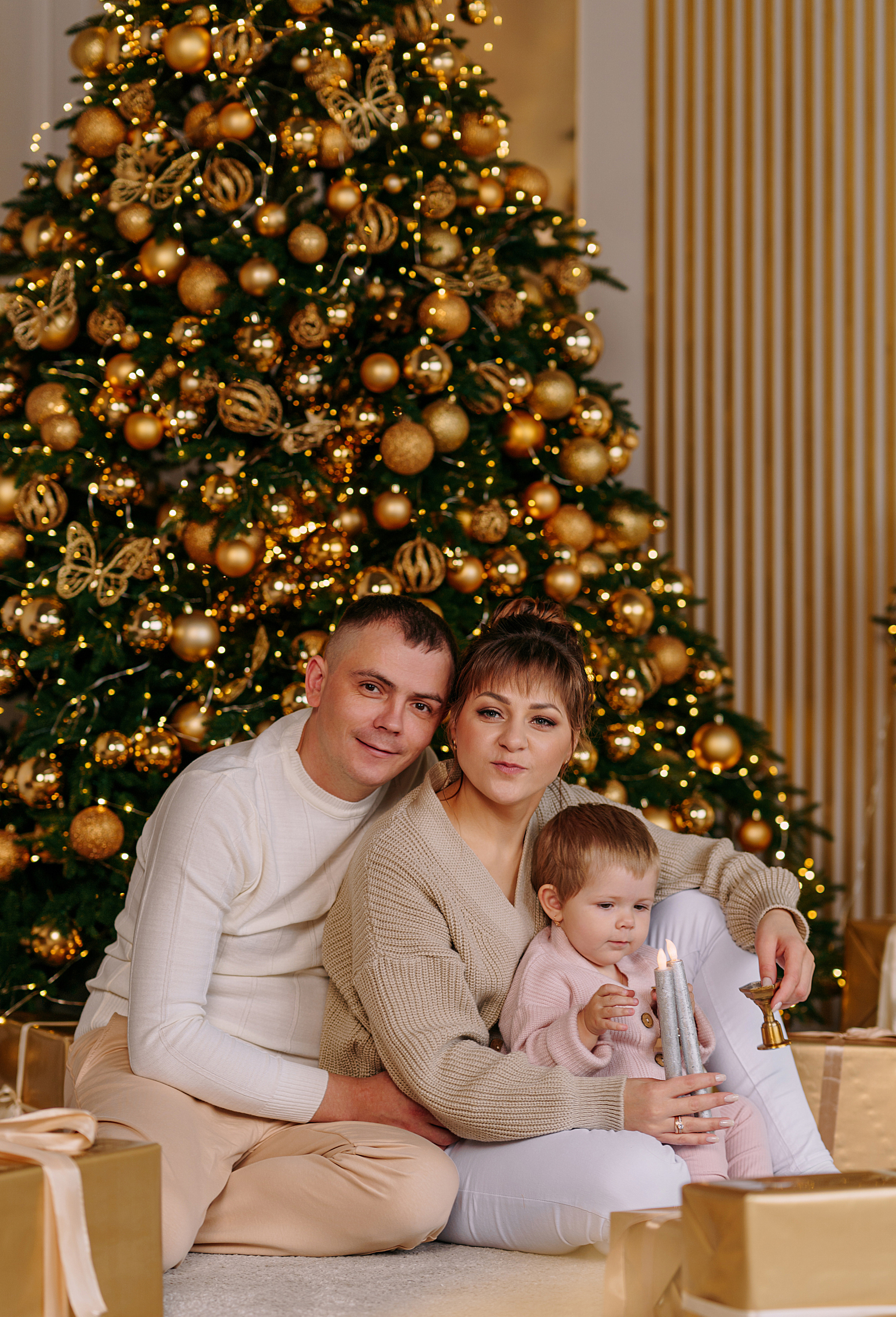 Новогодняя съемка в золотой студии. Свадебный фотограф