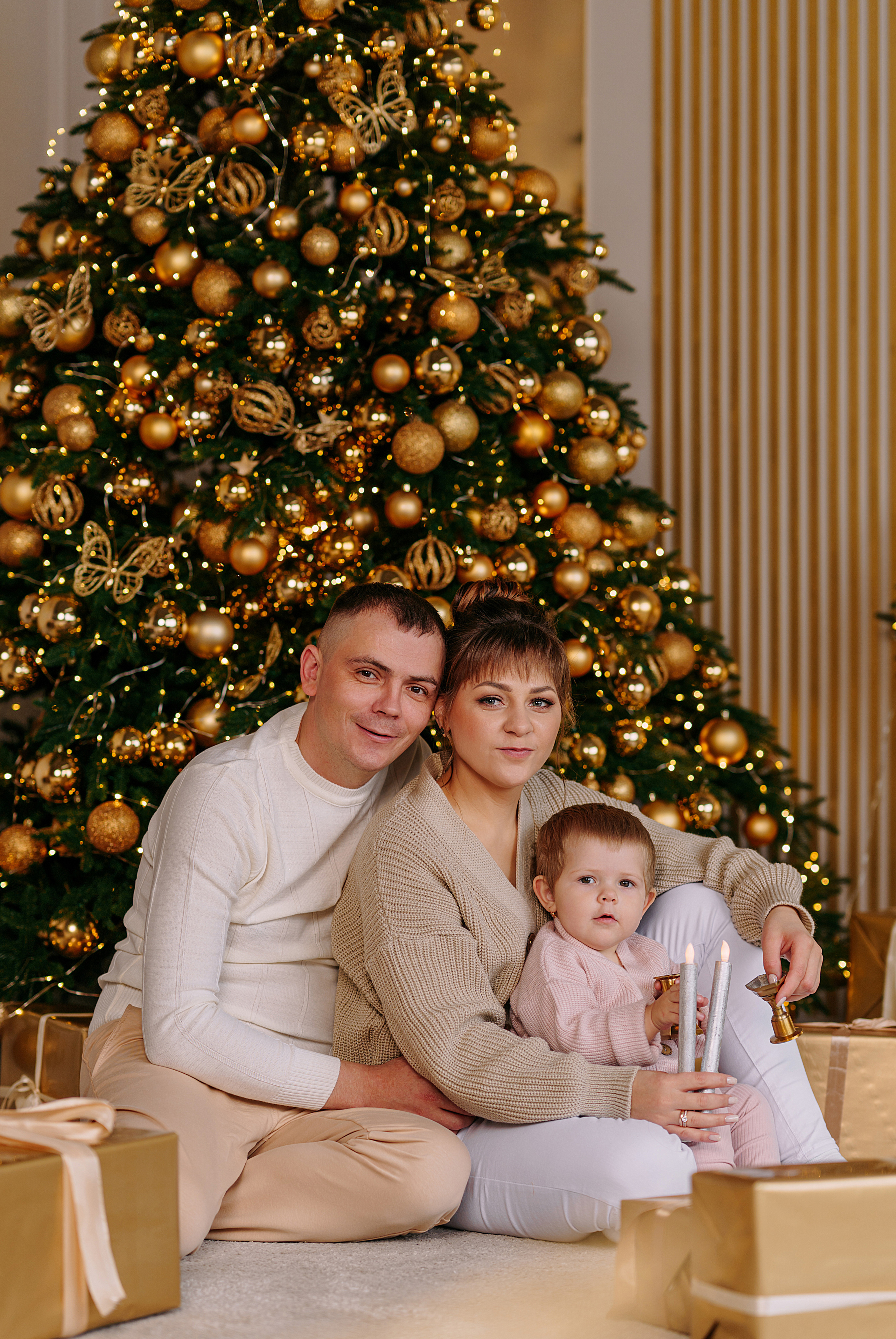 Новогодняя съемка в золотой студии. Свадебный фотограф