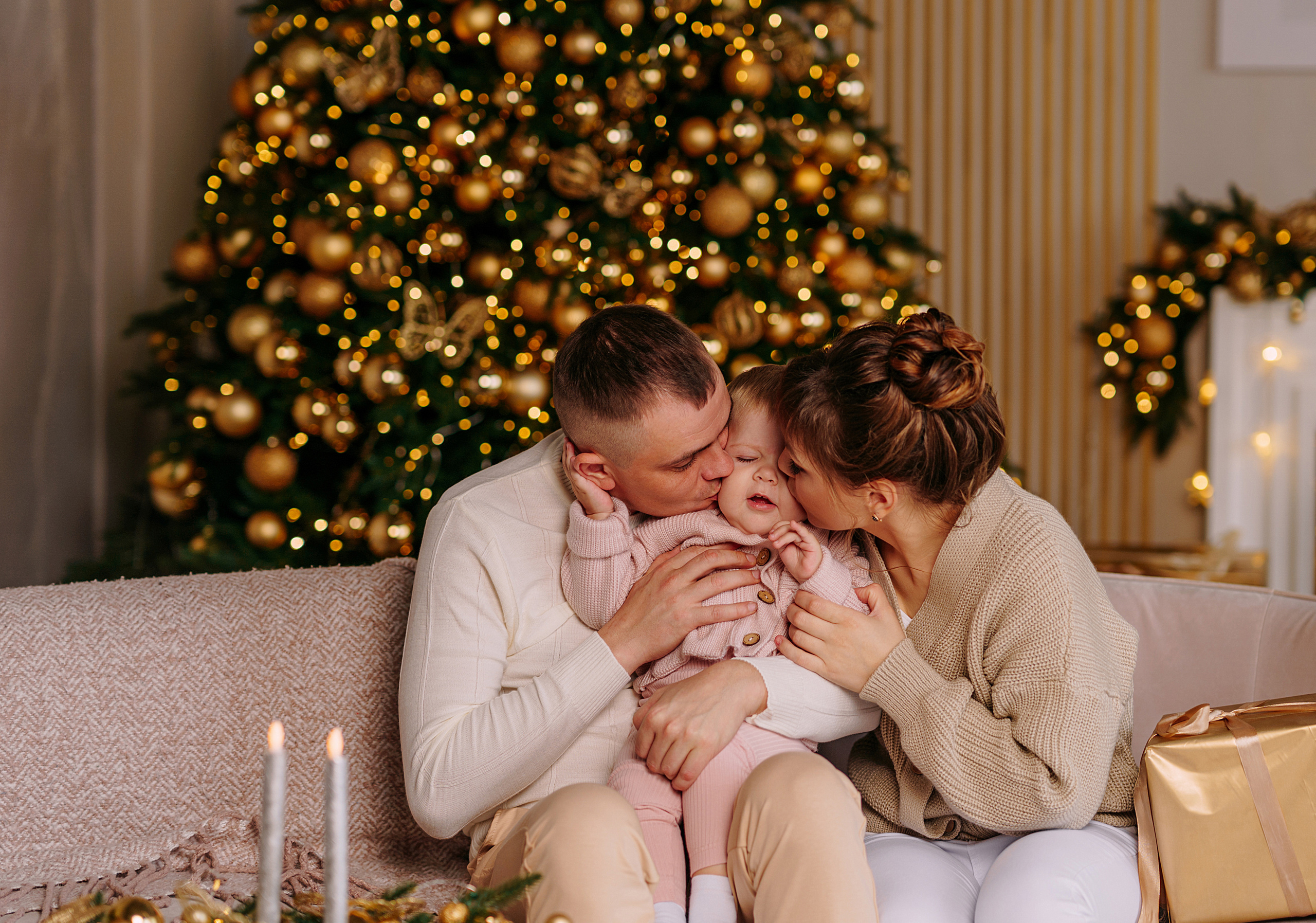 Новогодняя съемка в золотой студии. Свадебный фотограф