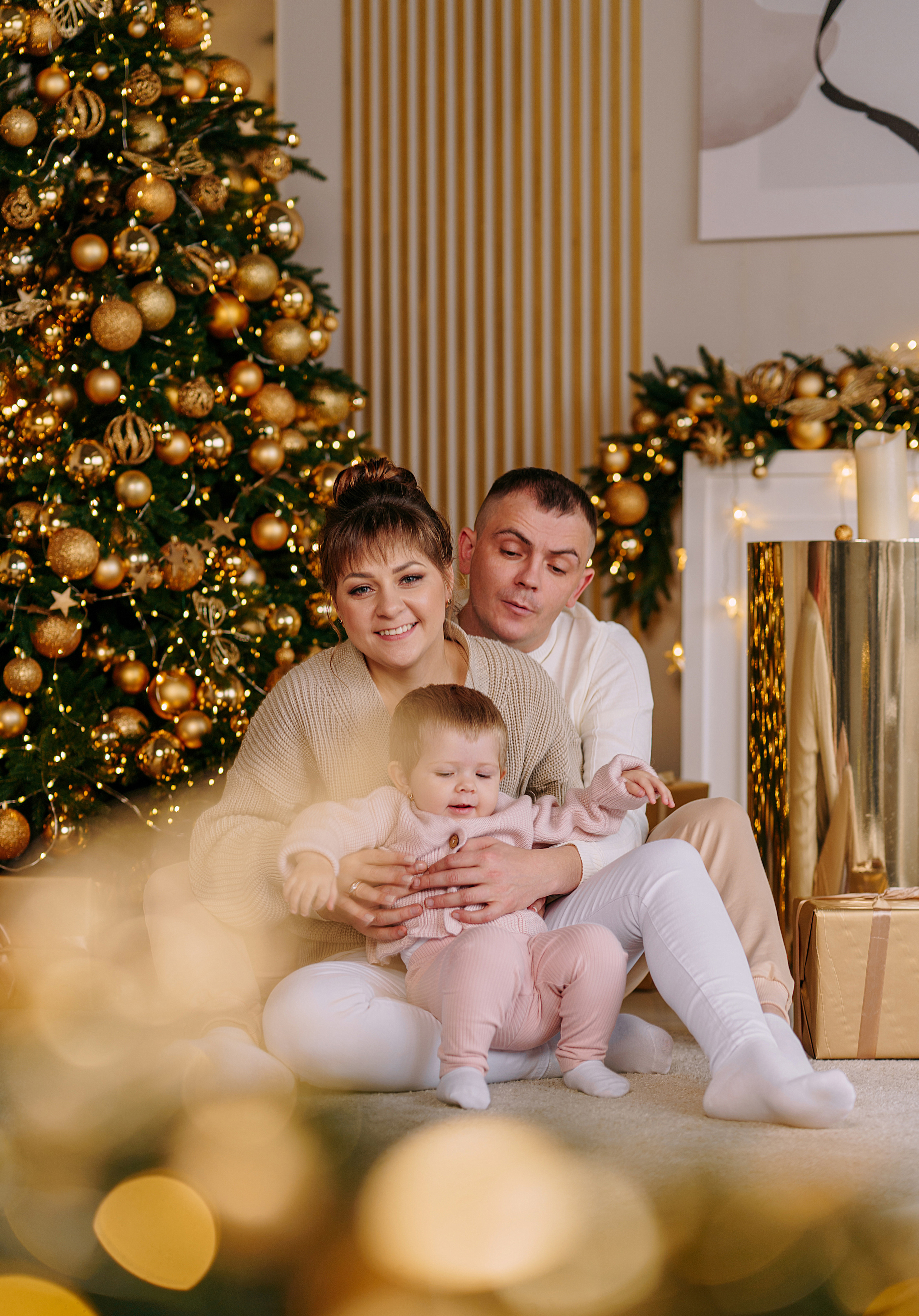 Новогодняя съемка в золотой студии. Свадебный фотограф