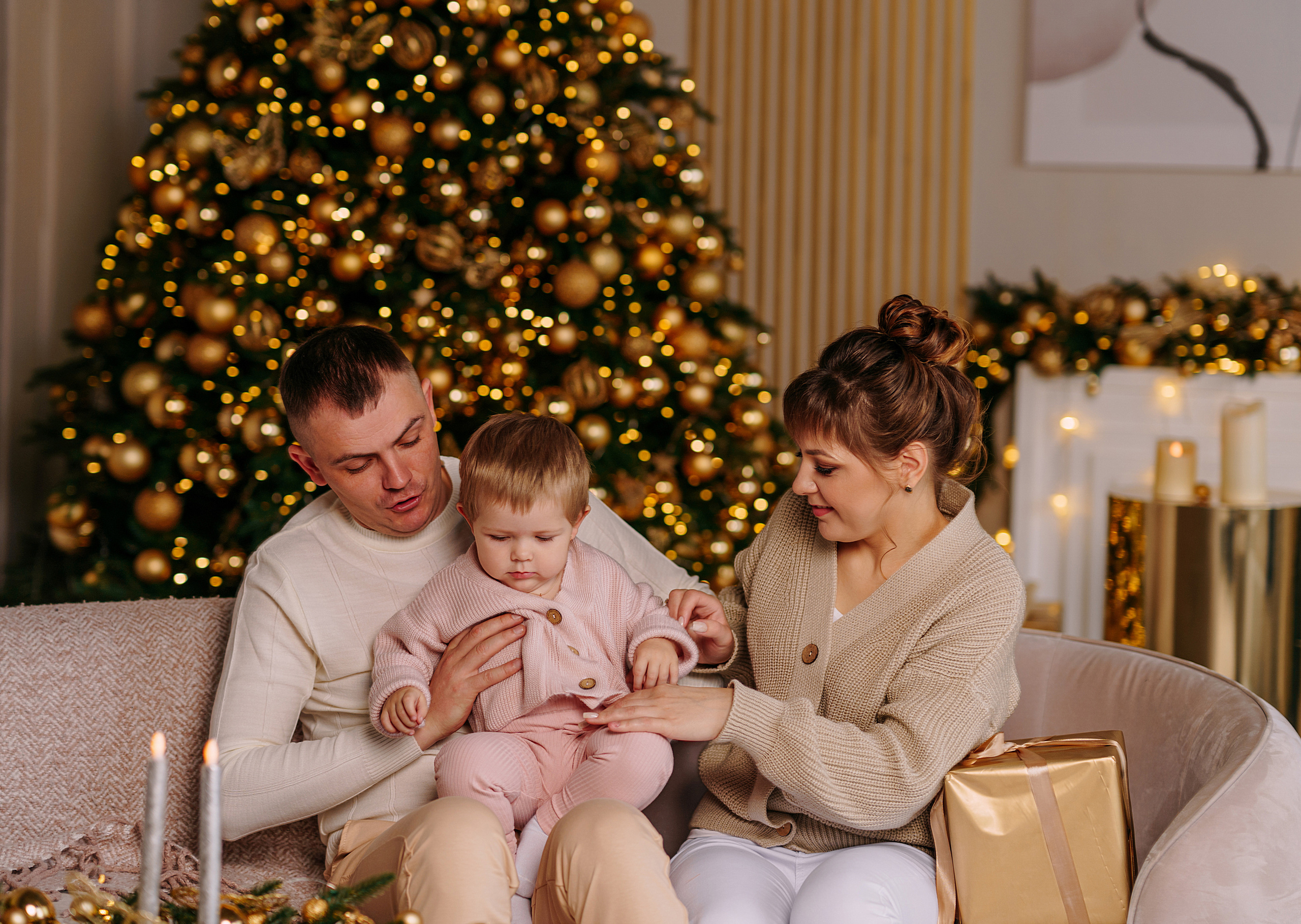 Новогодняя съемка в золотой студии. Свадебный фотограф