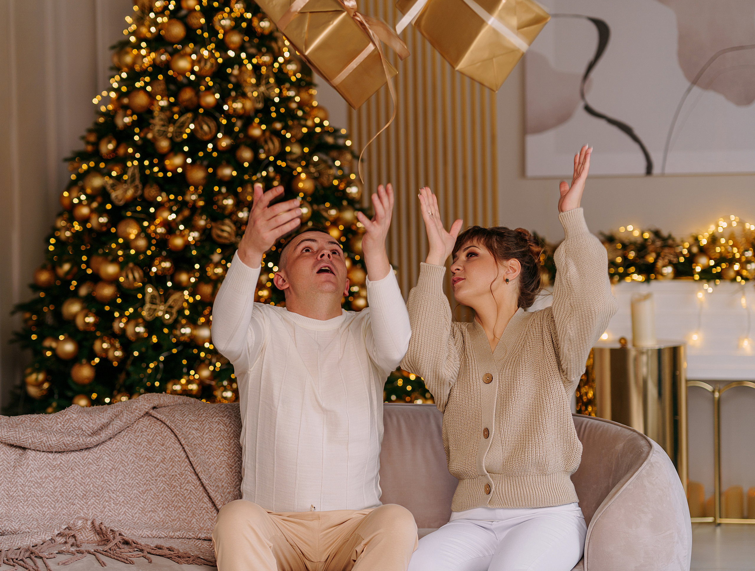 Новогодняя съемка в золотой студии. Свадебный фотограф