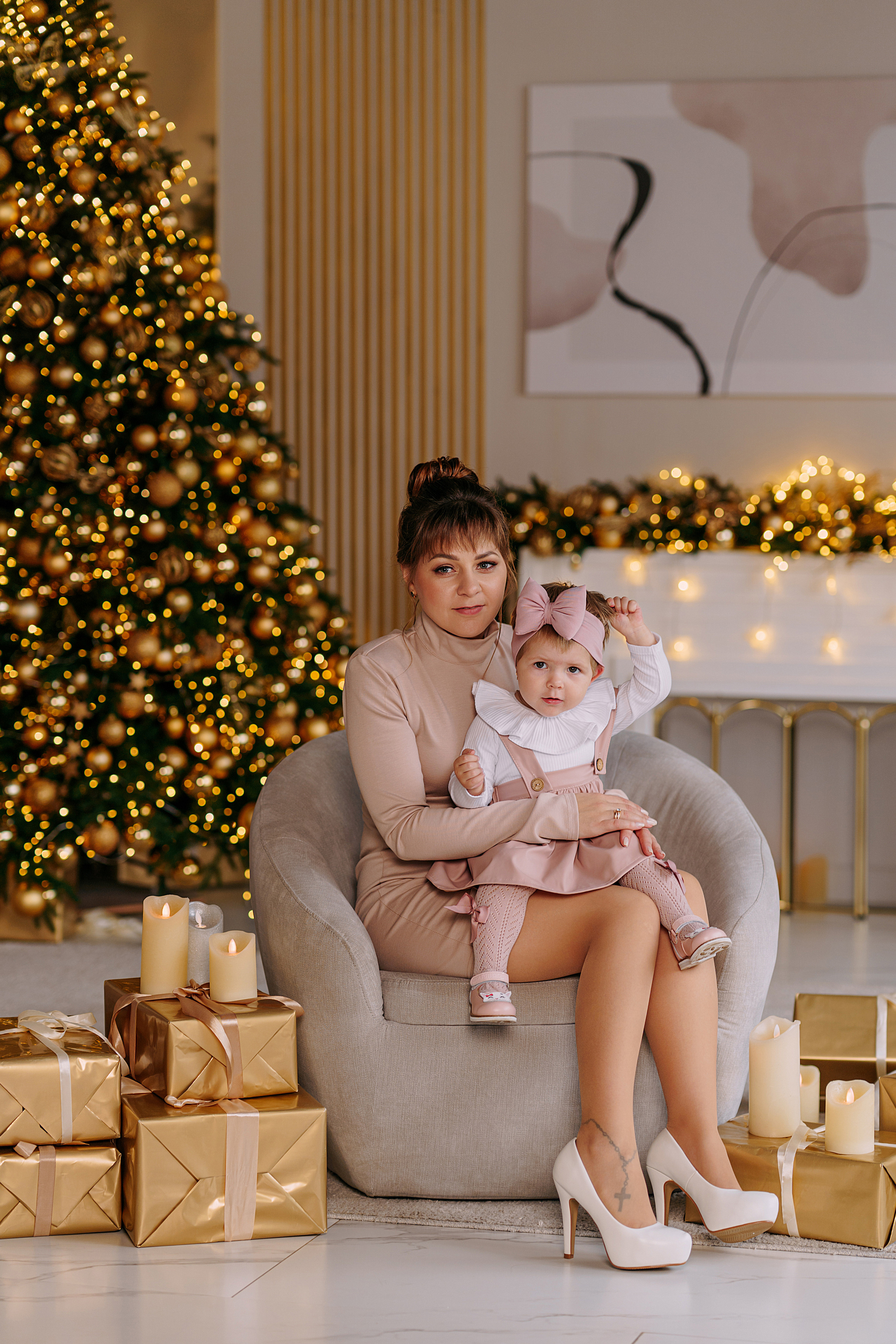 Новогодняя съемка в золотой студии. Свадебный фотограф