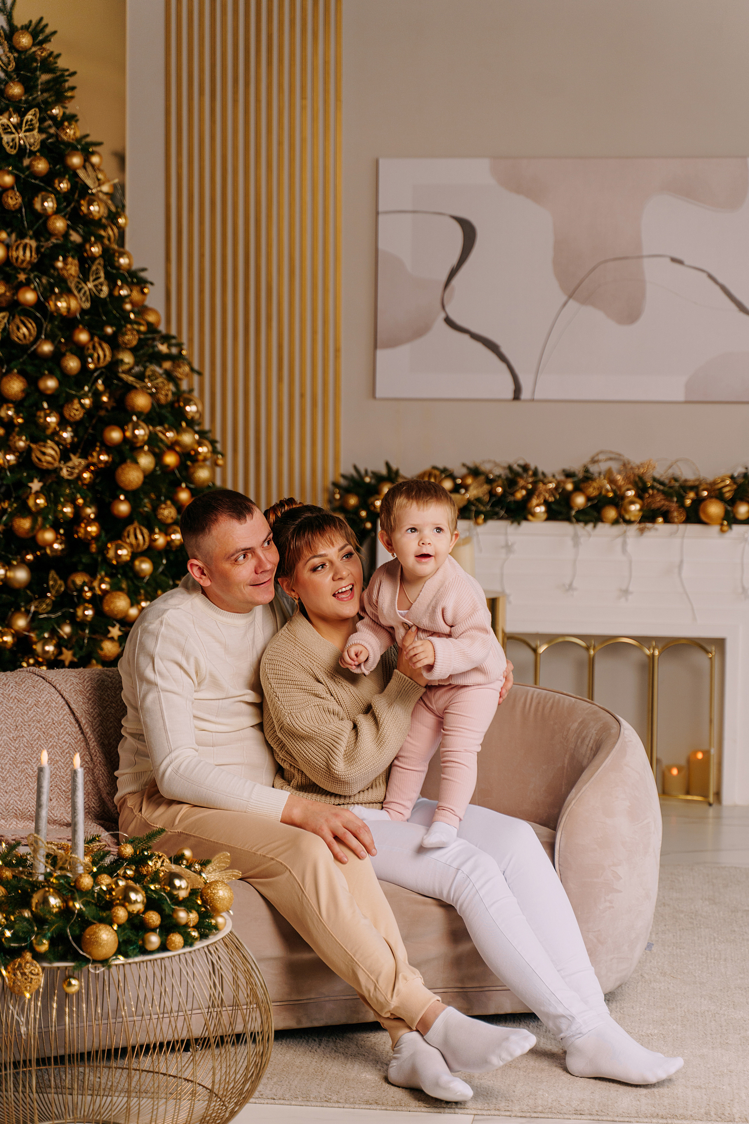 Новогодняя съемка в золотой студии. Свадебный фотограф