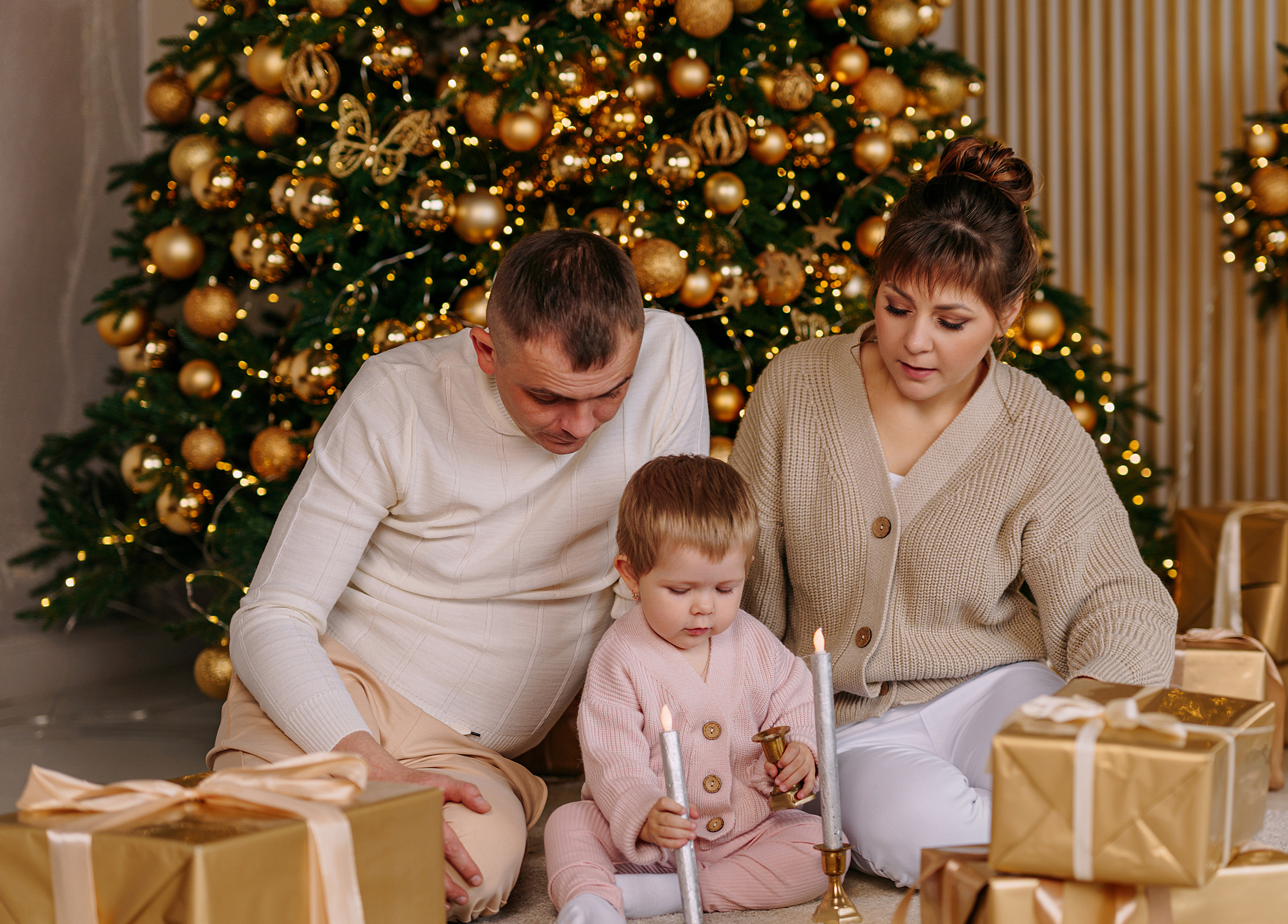 Новогодняя съемка в золотой студии. Свадебный фотограф