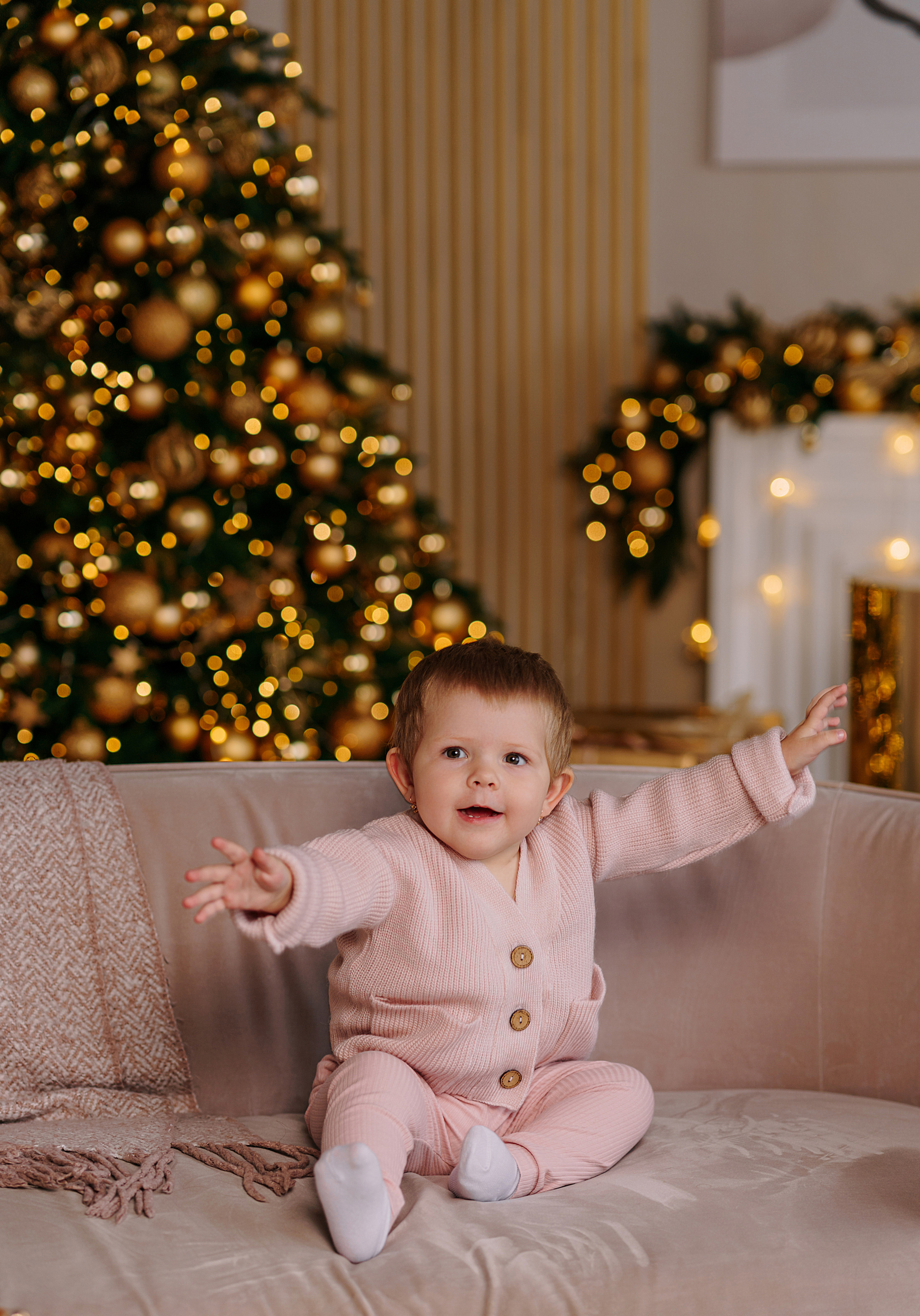Новогодняя съемка в золотой студии. Свадебный фотограф