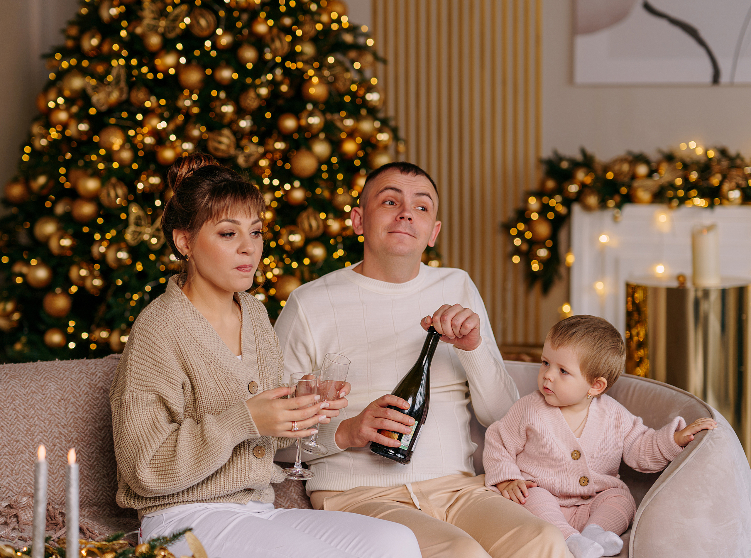 Новогодняя съемка в золотой студии. Свадебный фотограф