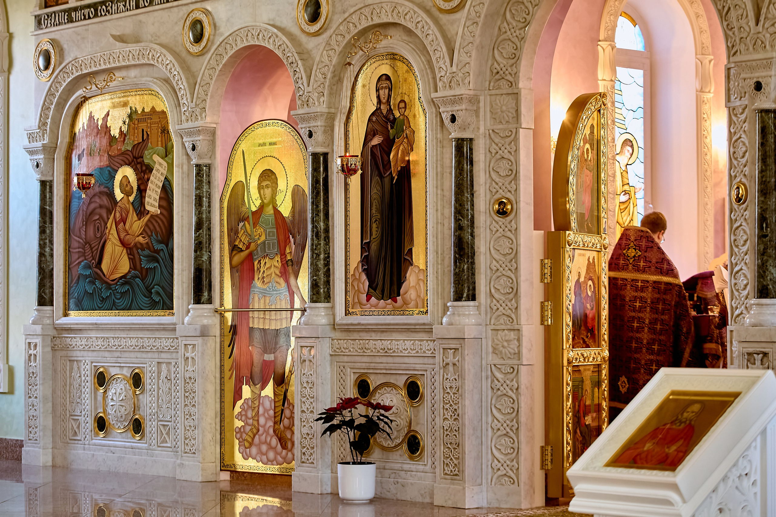 Фотографии Божественной Литургии в Неделю Крестопоклонную