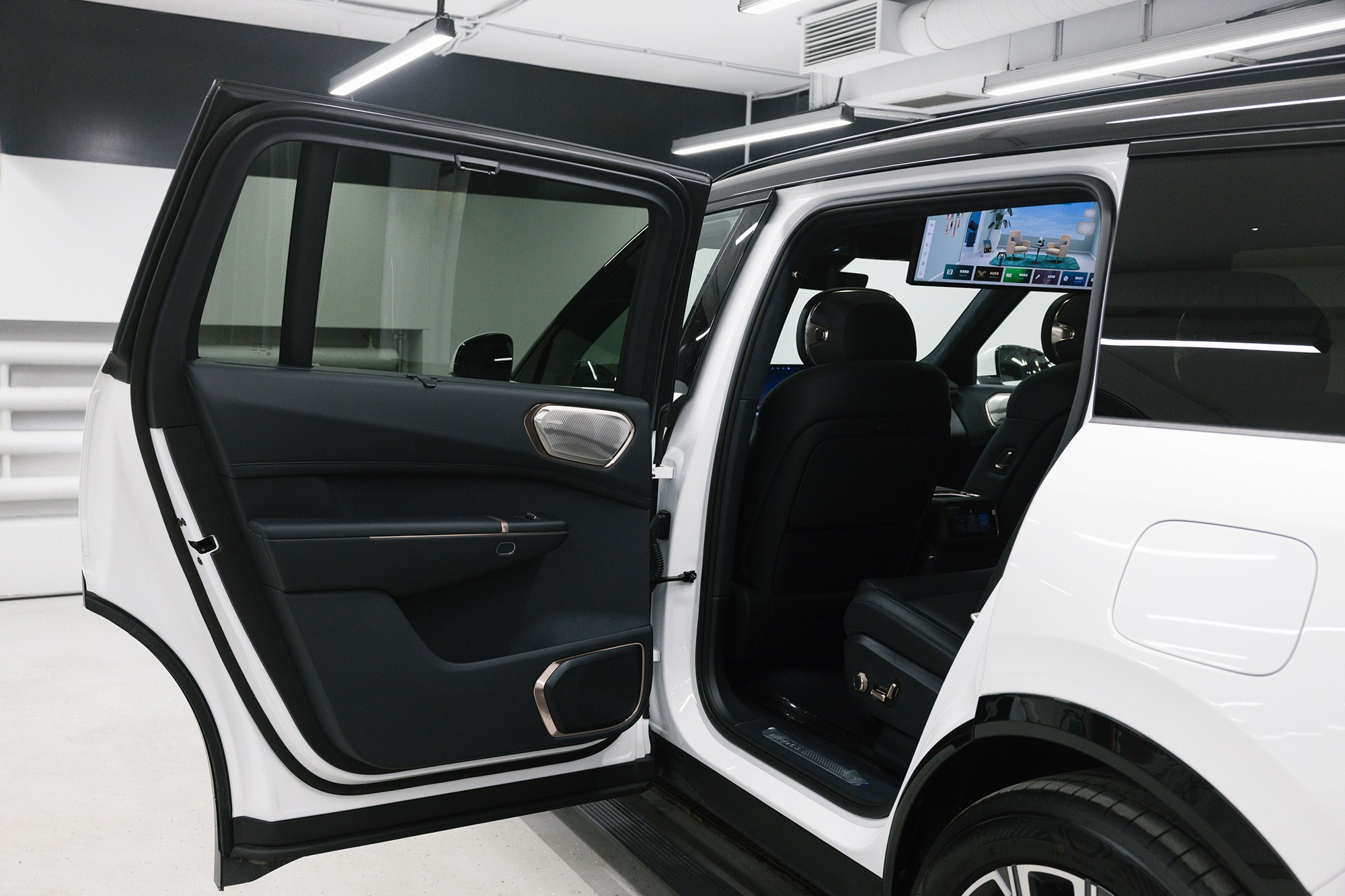 Lynk & Co 900 Ultra 2,0hyb 4WD AT (734 л. с.). Автосалон «Х-Авто»