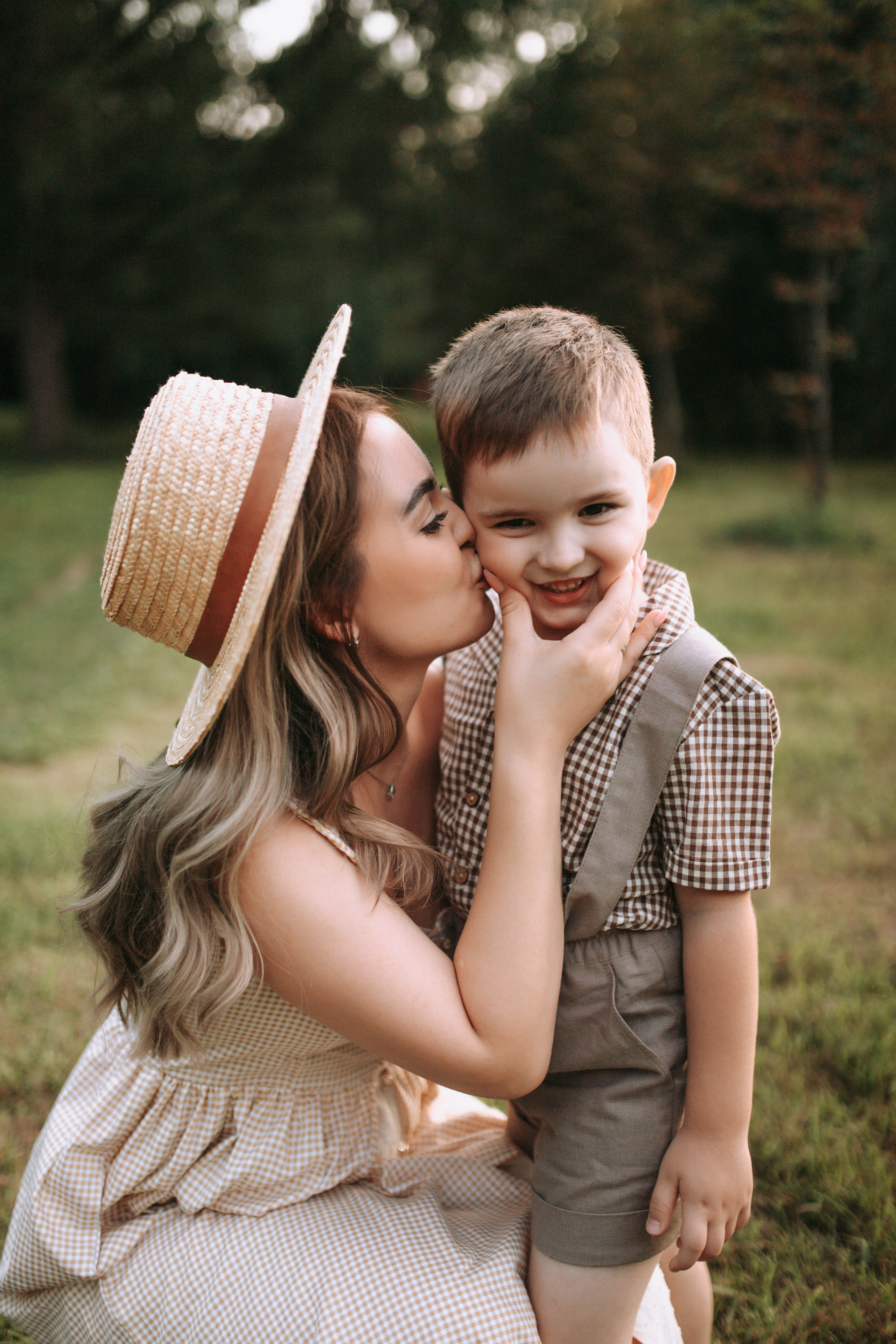 Весёлая прогулка вместе с мамой. Свадебный и семейный фотограф в Нижнем Новгороде