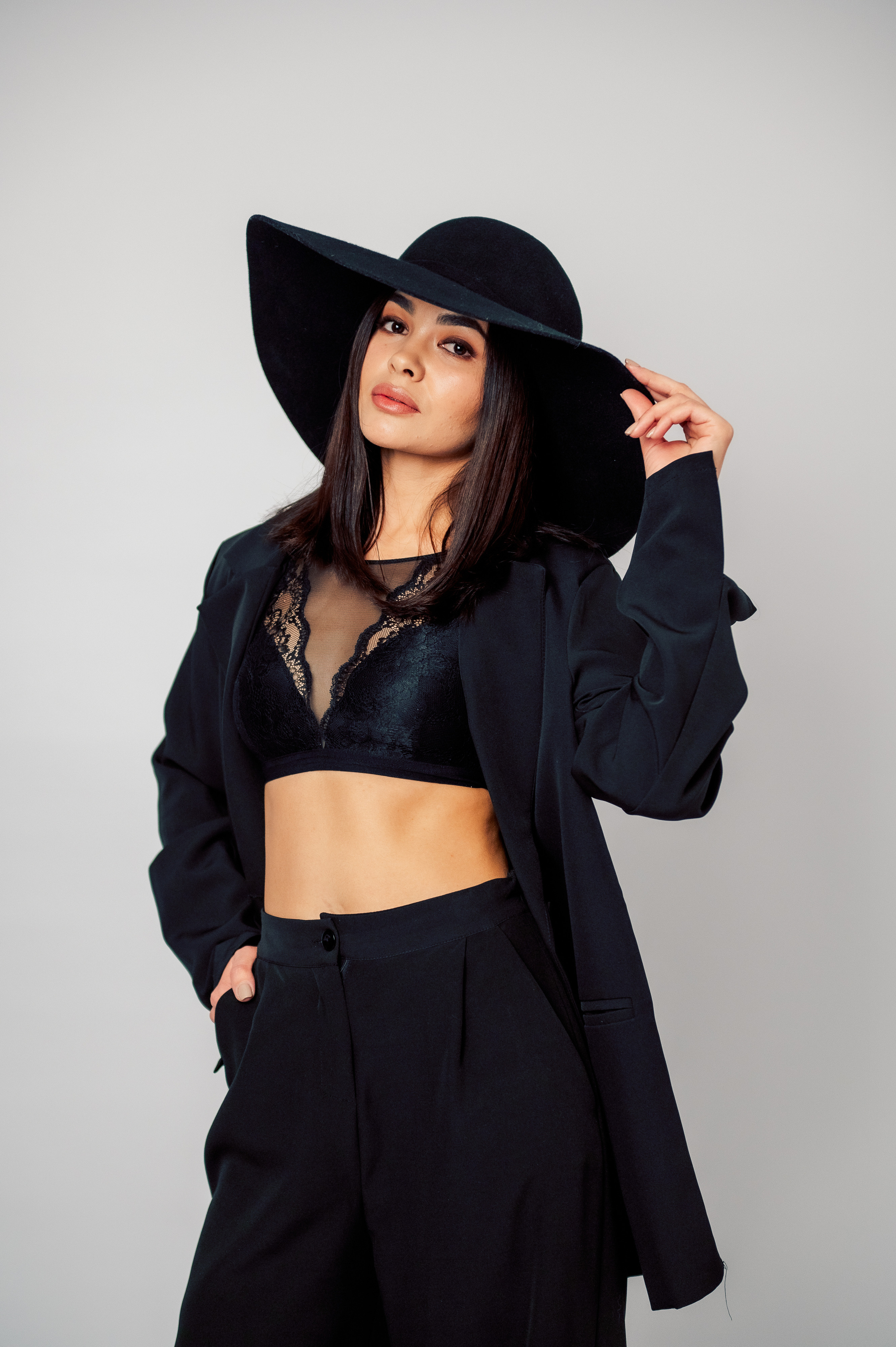 девушка в шляпе