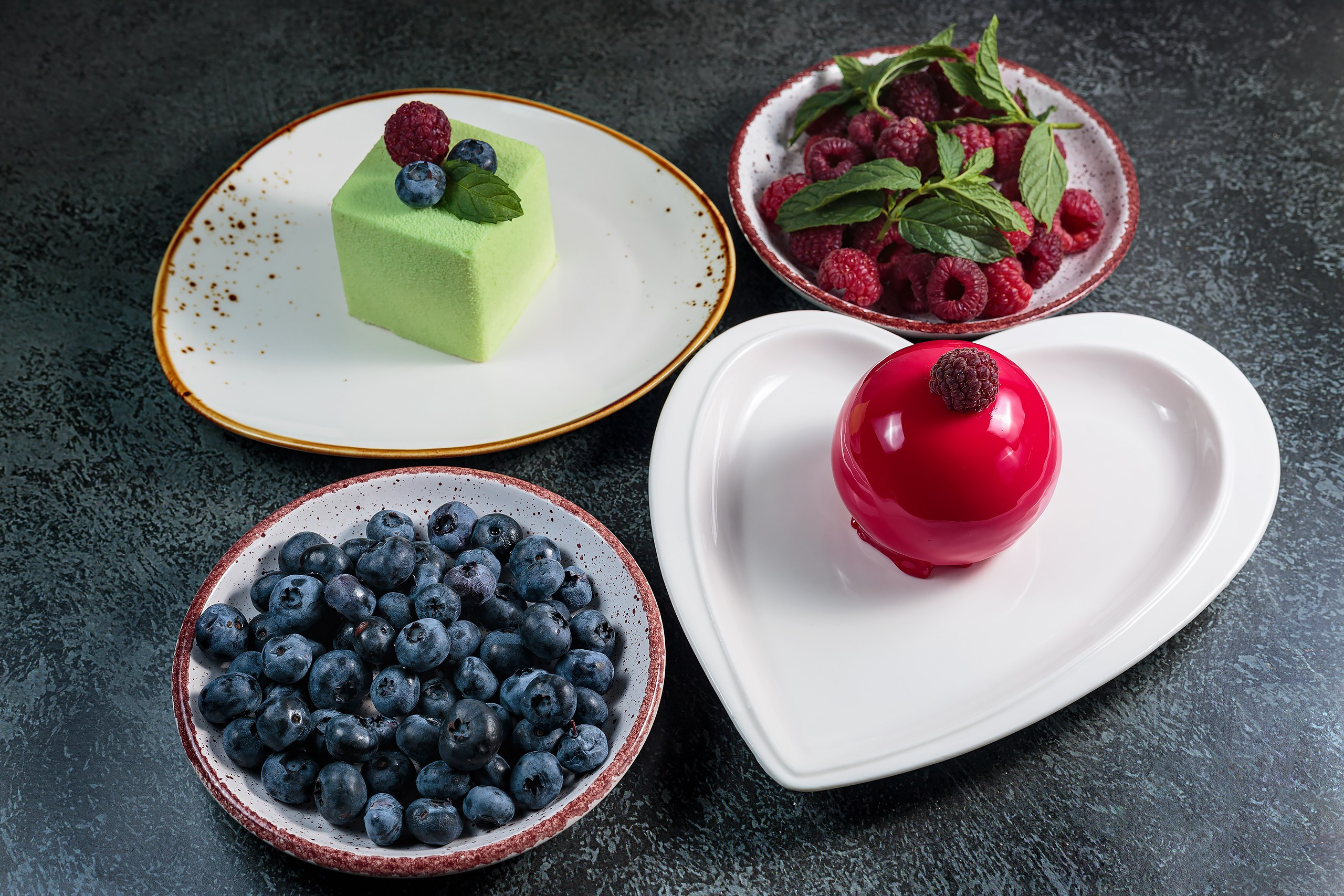 пирожное в кофейне-кондитерской Konfi