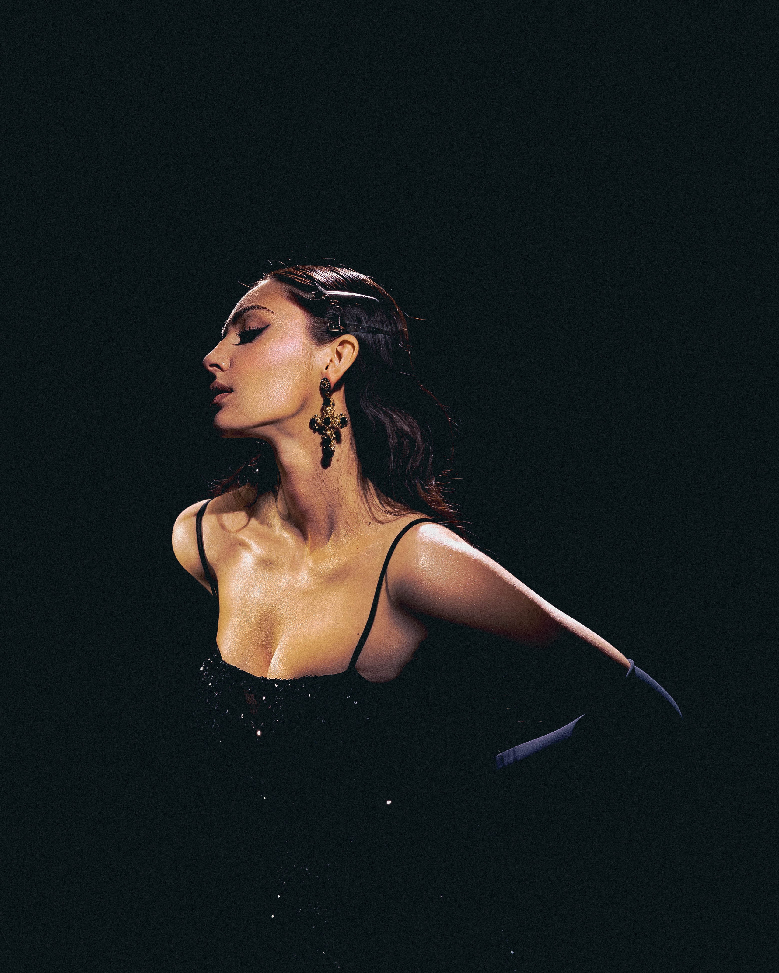 Girs. Male photographer