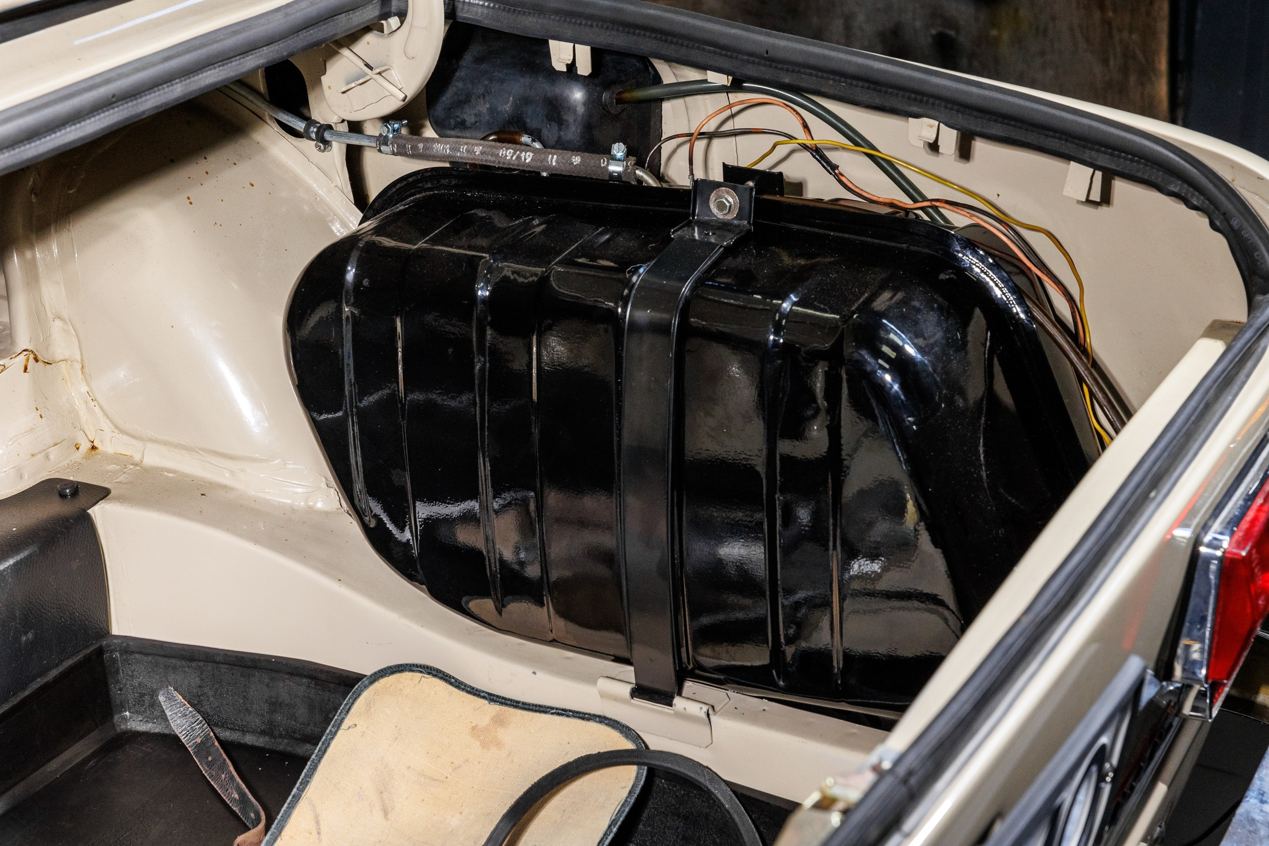 Автомобильная фотосъемка ВАЗ 2101 после реставрации в Бюро "Наследие"