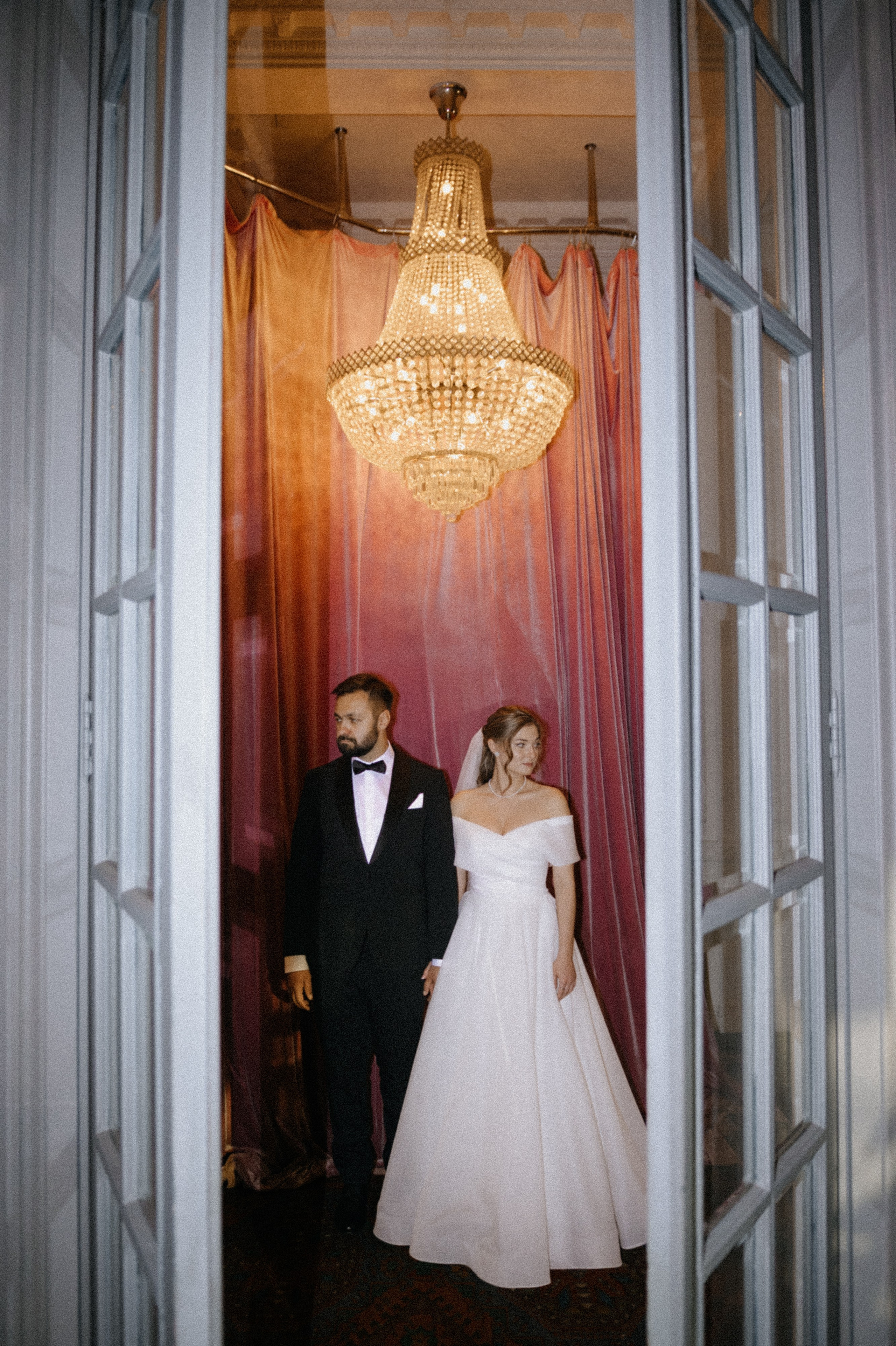 Регистрация брака и фотосессия в Особняке Royal. Свадебный фотограф Москва — Сергей и Татьяна