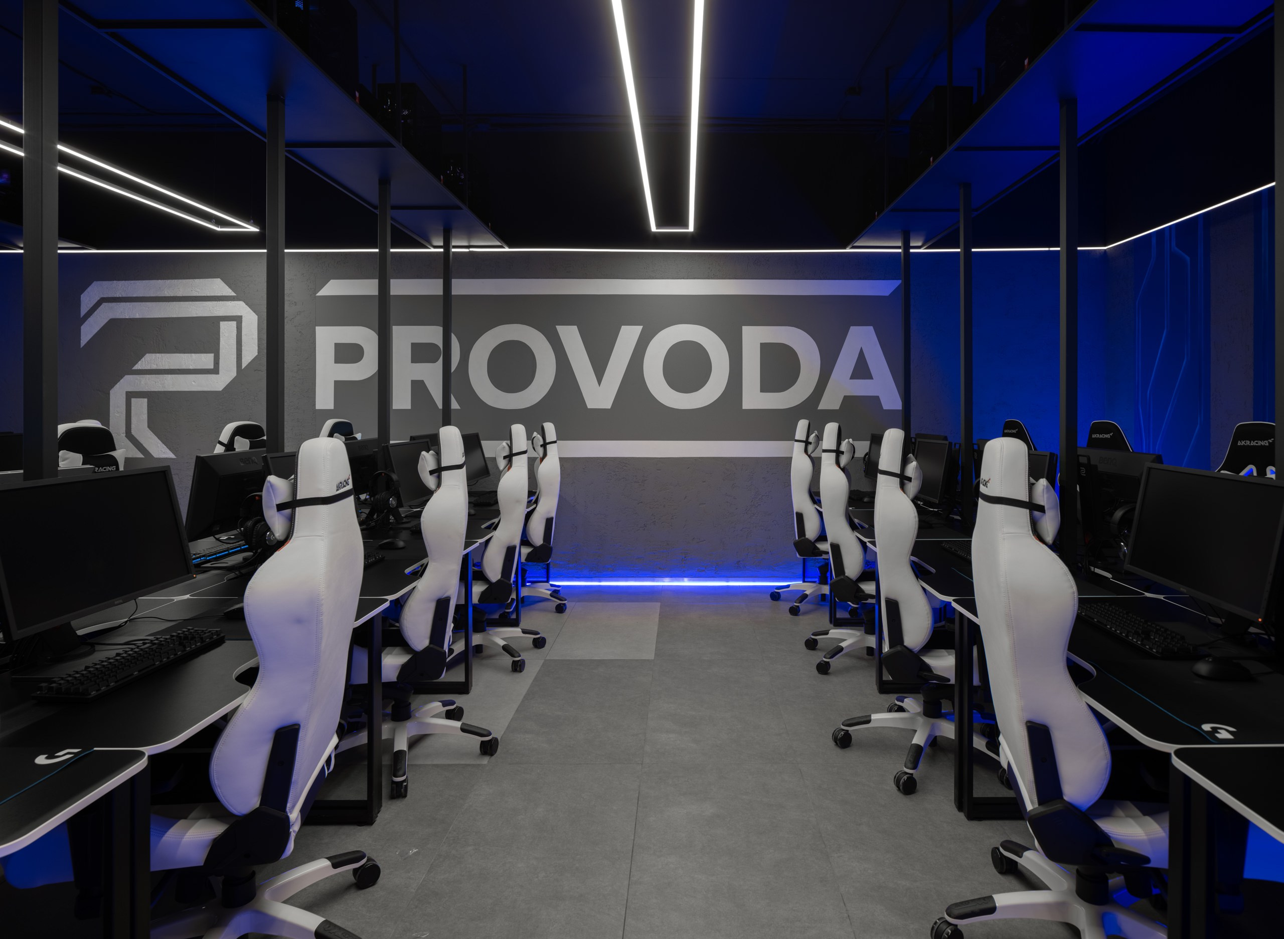 Первый топовый компьютерный клуб "Provoda" - Фотограф Коваль Илья. Коваль Илья — Интерьерный и архитектурный фотограф