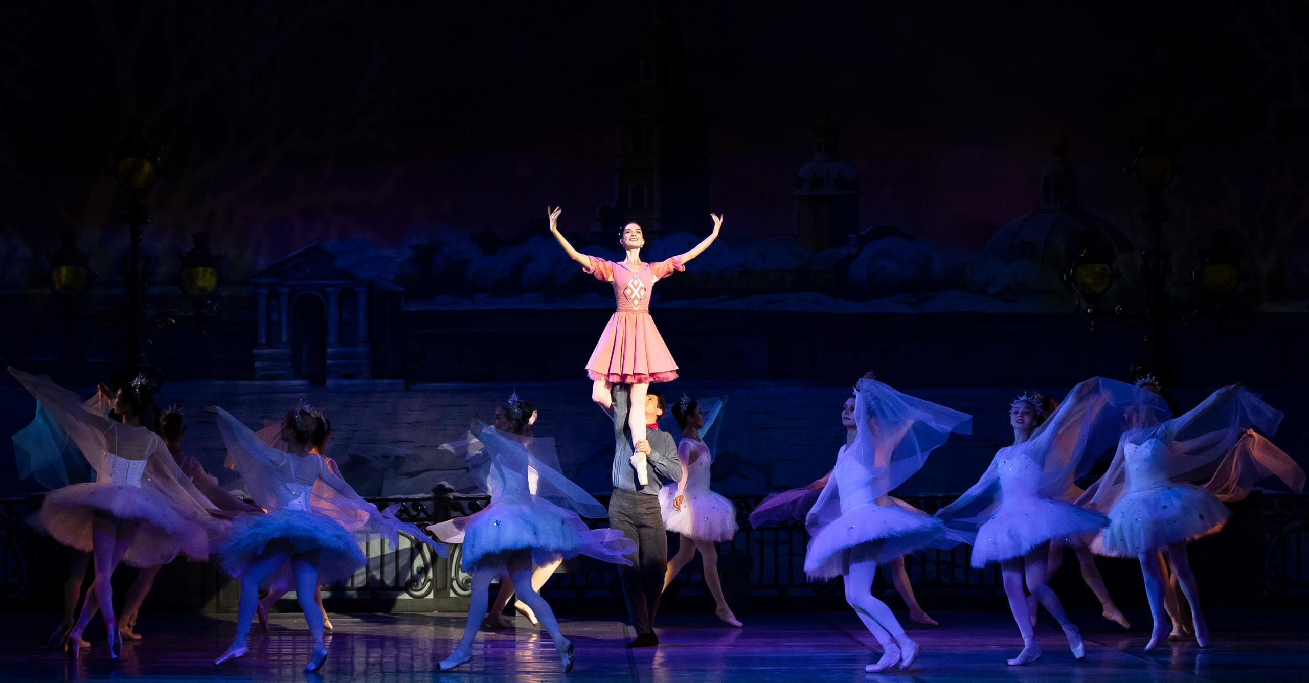 Продавец игрушек Воронежкского театра оперы и балета для Летних балетных сезонов. Балетный фотограф Москва Майоров Николай