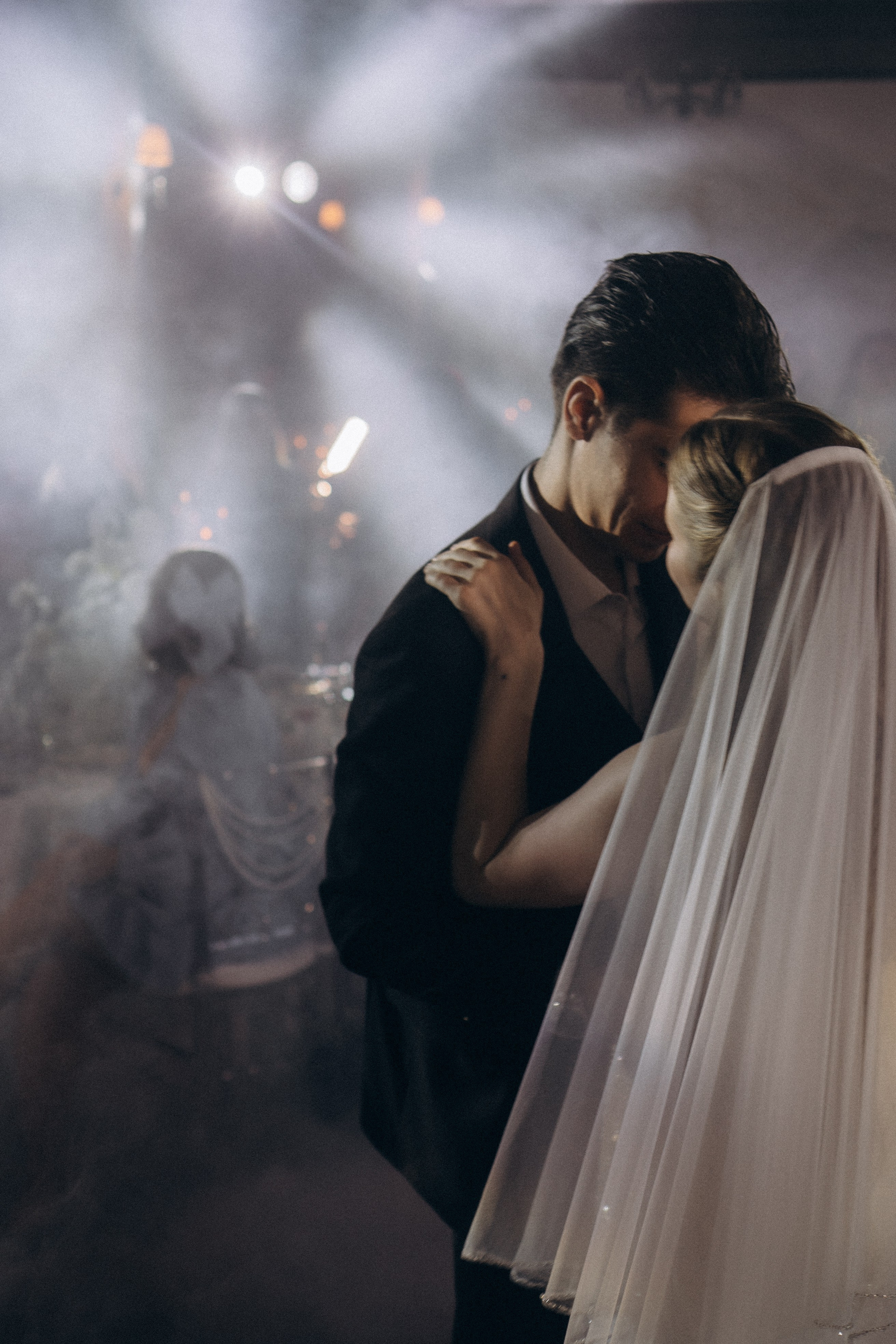 ПЕРВЫЙ ТАНЕЦ МОЛОДЫХ НА БАНКЕТЕ. ТРОГАТЕЛЬНЫЙ МОМЕНТ (СНЯТО В СИБИРЕ В НИЖНЕВАРТОВСКЕ). Профессиональный фотограф, Санкт-Петербург — Виктория Богомолова