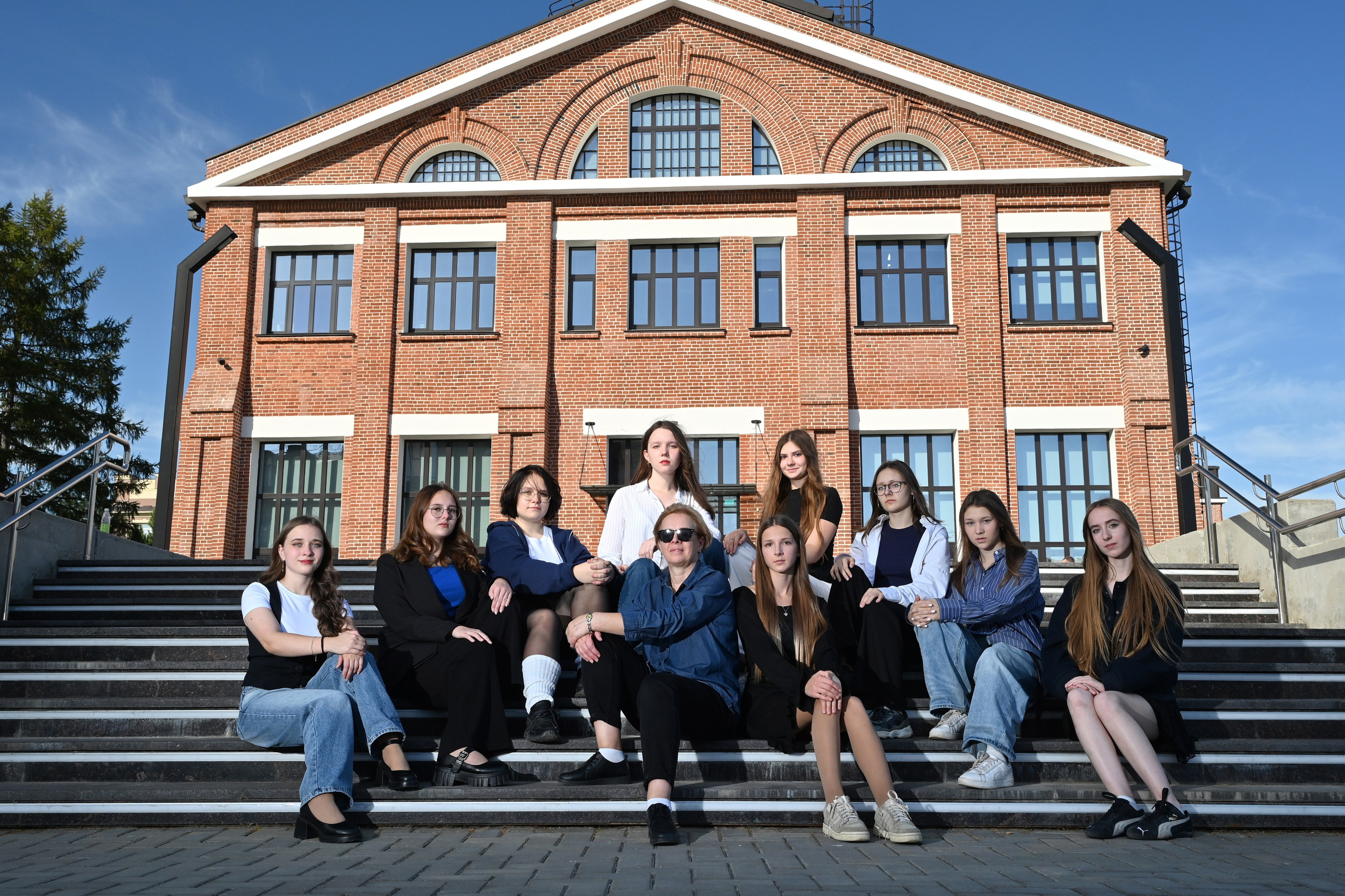 Фото из студии в Омске. Фото и видеосъемка в Омске | Выпускные альбомы