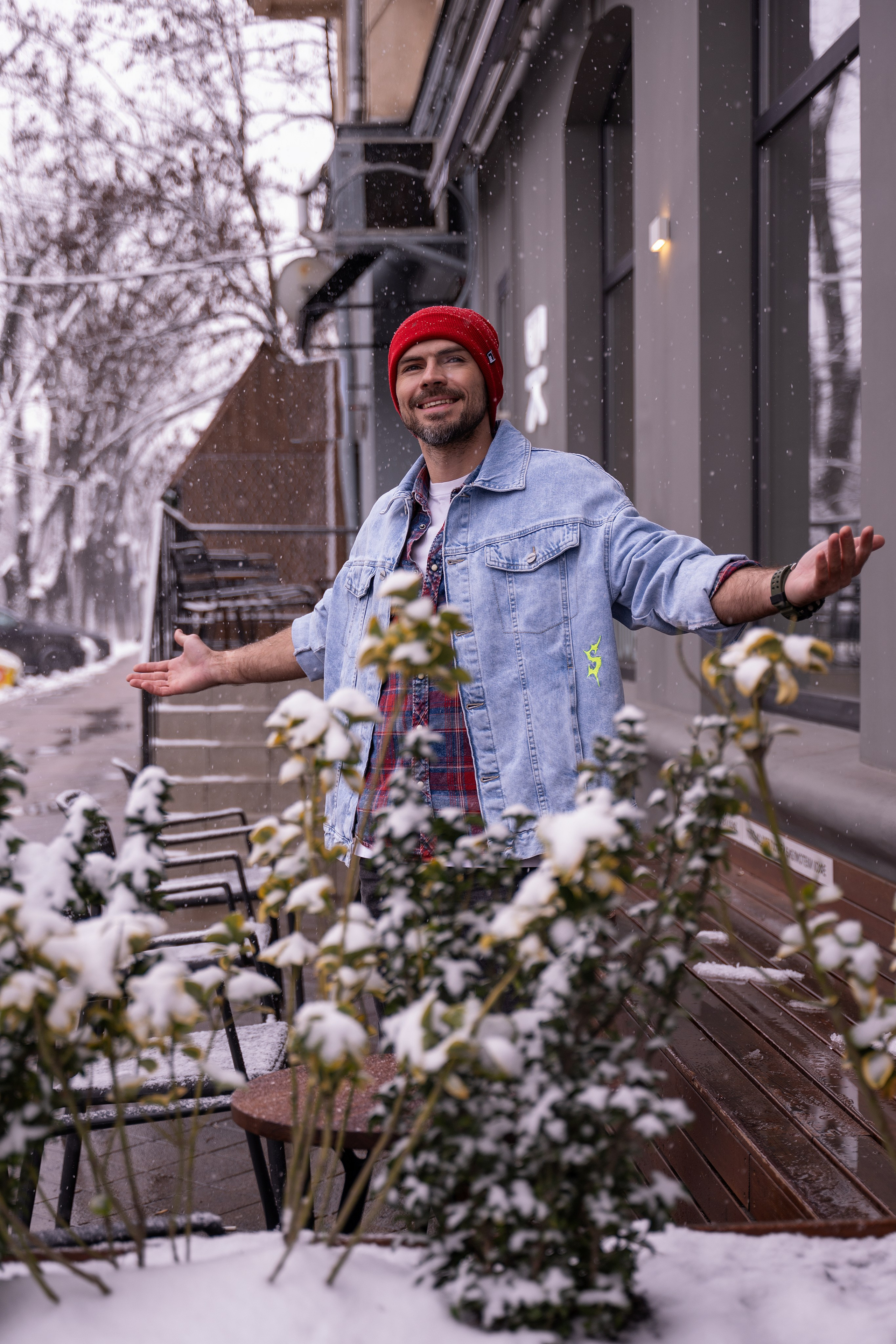 Красавчик в кафе. Главная