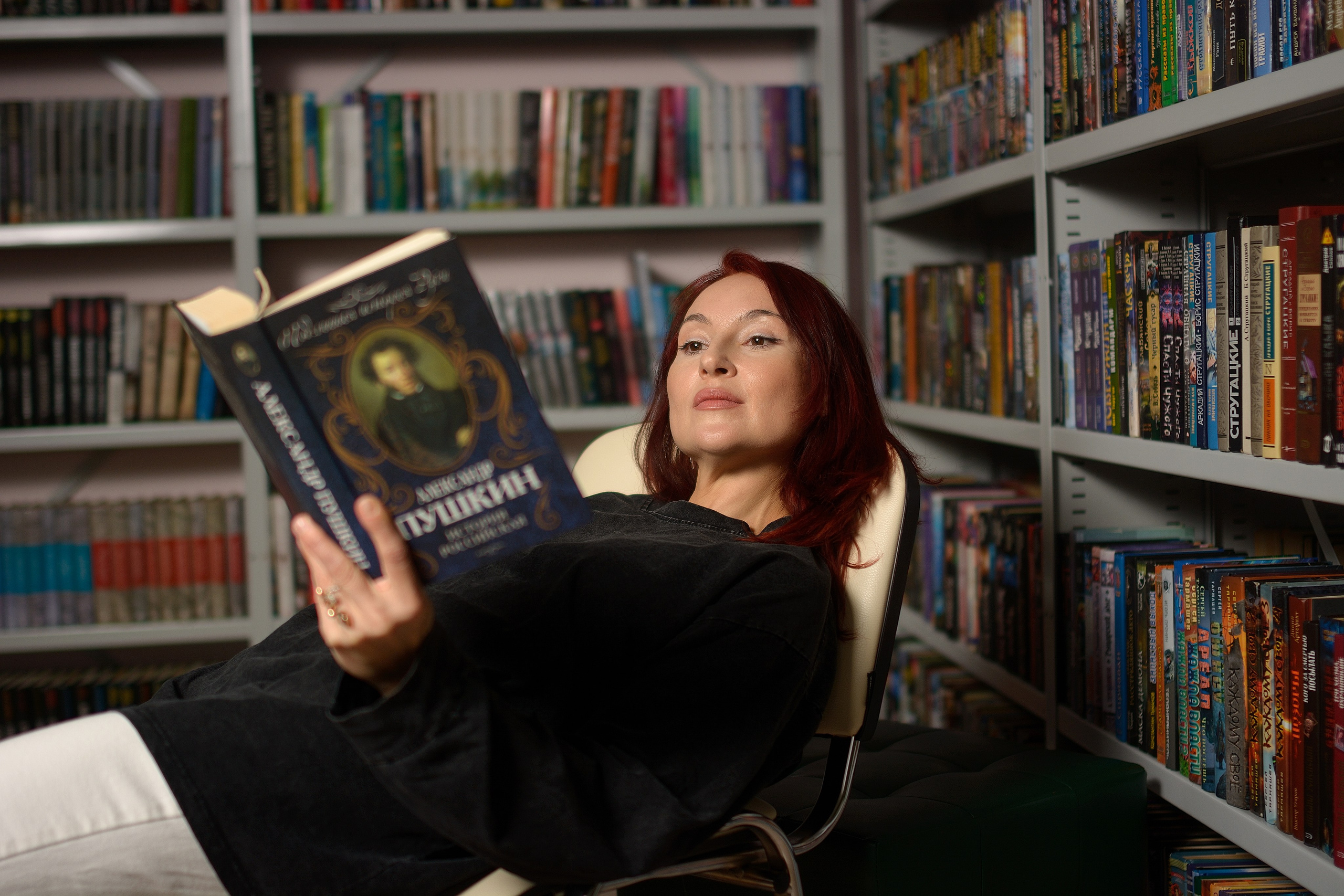 Арт-студия "Мастер и Маргарита". Фотосессия в библиотеке. Студийное фото в Сызрани. Прокат нарядов для фотосессий.