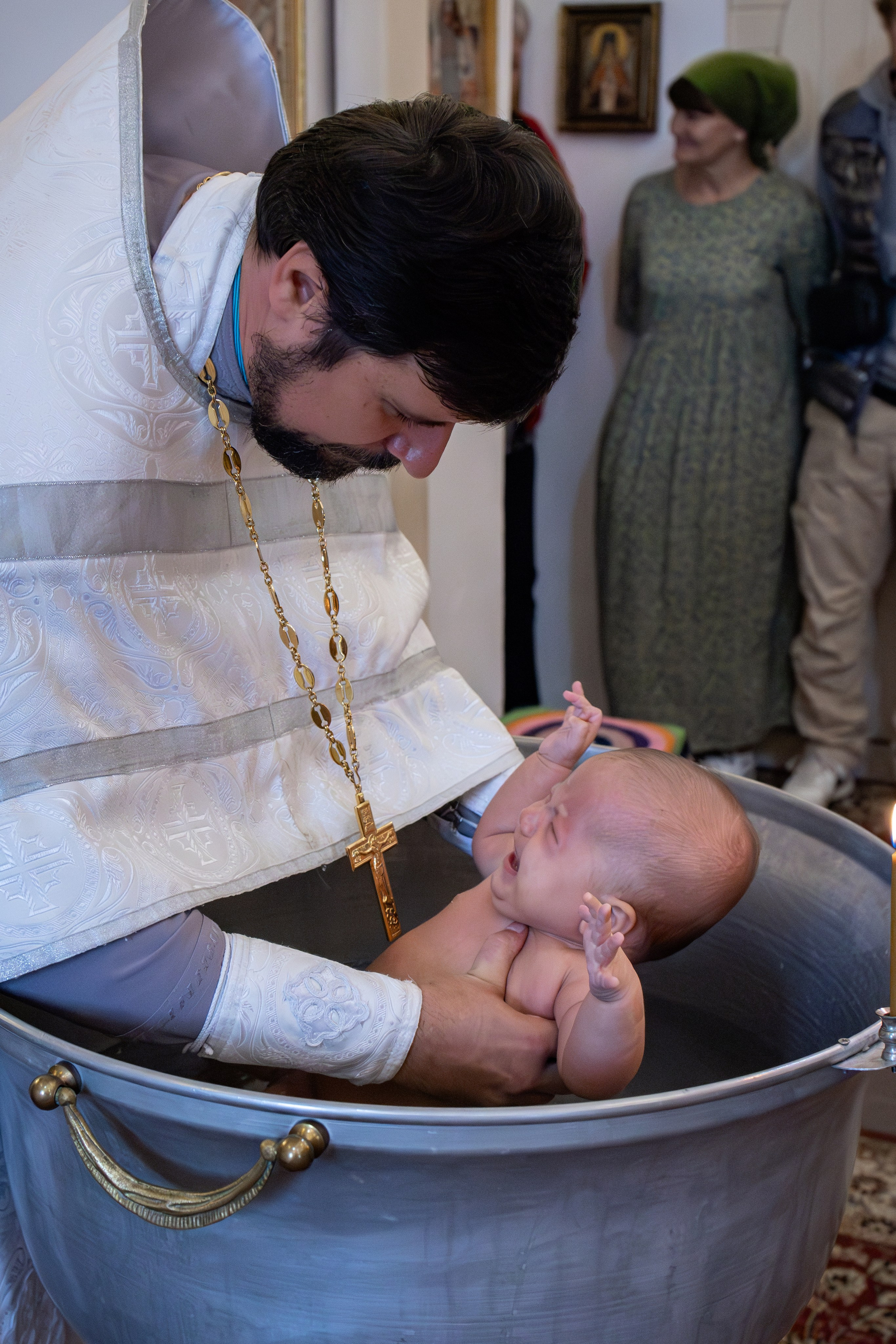 Таинство Крещения малыша в храме Воскресения Христова, с. Трубино (Калужская обл.). Надежда Стар семейный и церковный фотограф в Жукове и Калужской области