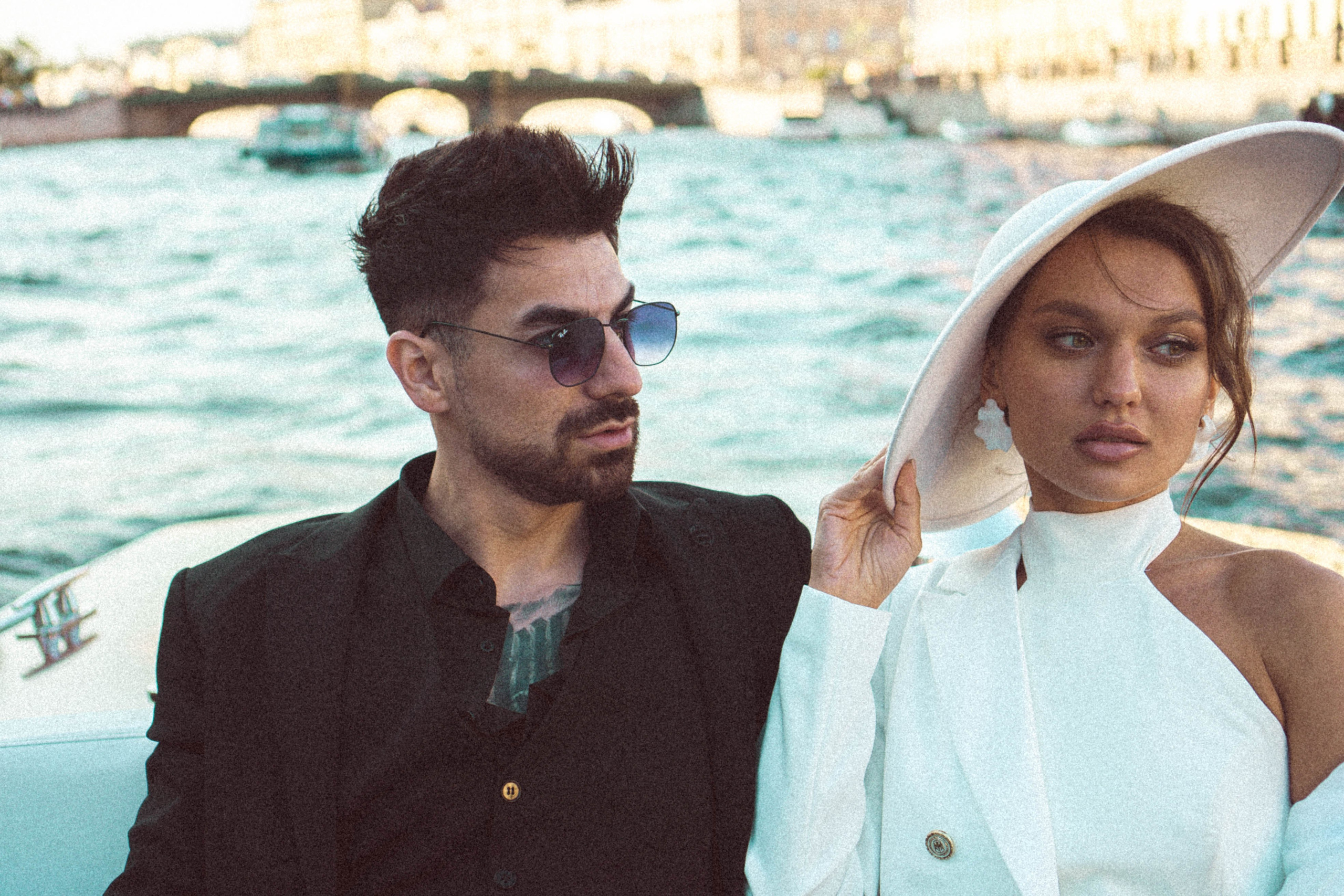 СВАДЕНБНАЯ СЬЕМКА НА КАТЕРЕ ПО КАНАЛАМ САНКТ-ПЕТЕРБУРГА И В АКВАТОРИИ НЕВЫ. Профессиональный фотограф, Санкт-Петербург — Виктория Богомолова