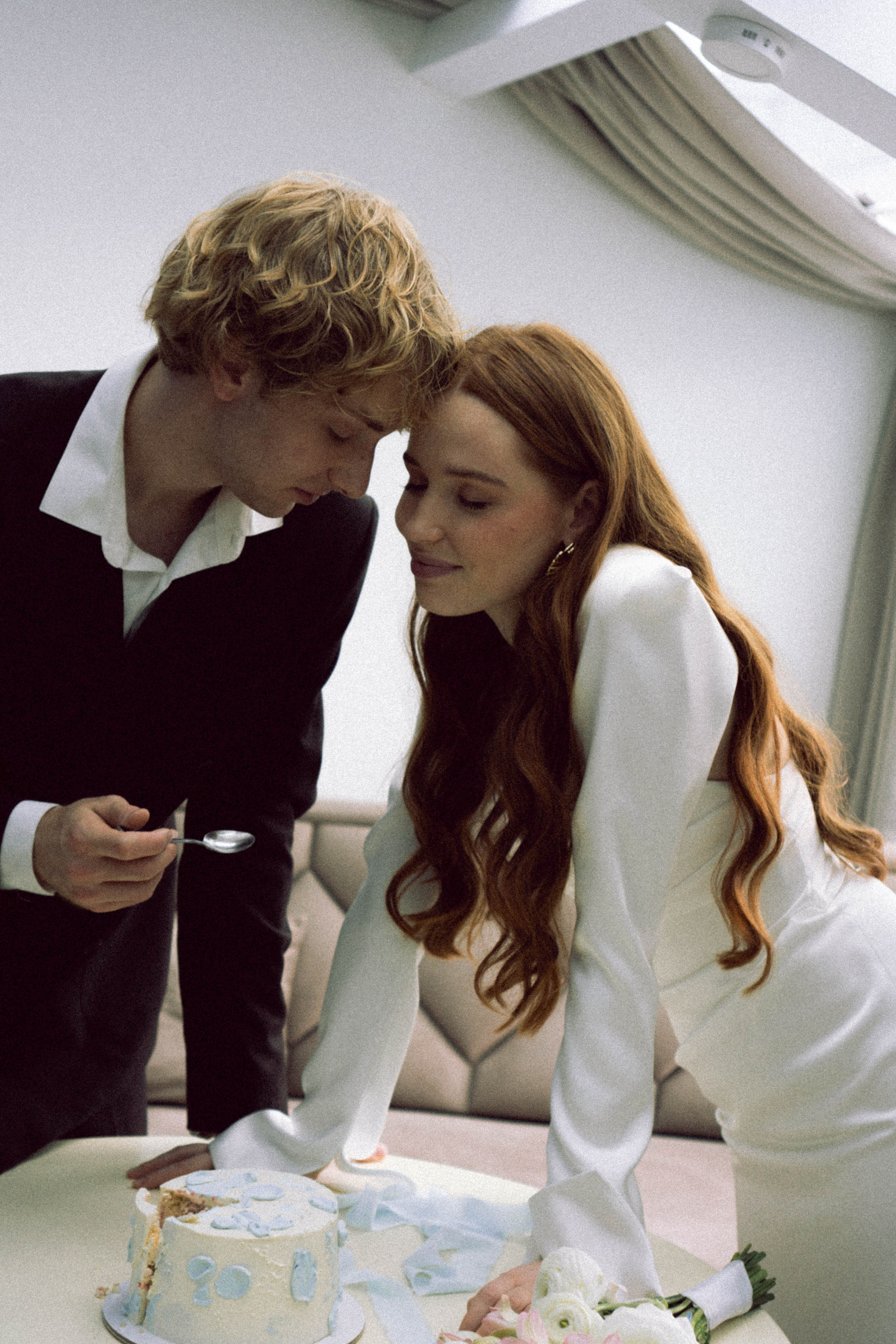 СВАДЕБНАЯ СЬЕМКА В ОТЕЛЕ. СБОРЫ ЖЕНИХА И НЕВЕСТЫ И ТАКЖЕ ТОР И ПОДГОТОВКА К ПРОГУЛКЕ. Профессиональный фотограф, Санкт-Петербург — Виктория Богомолова