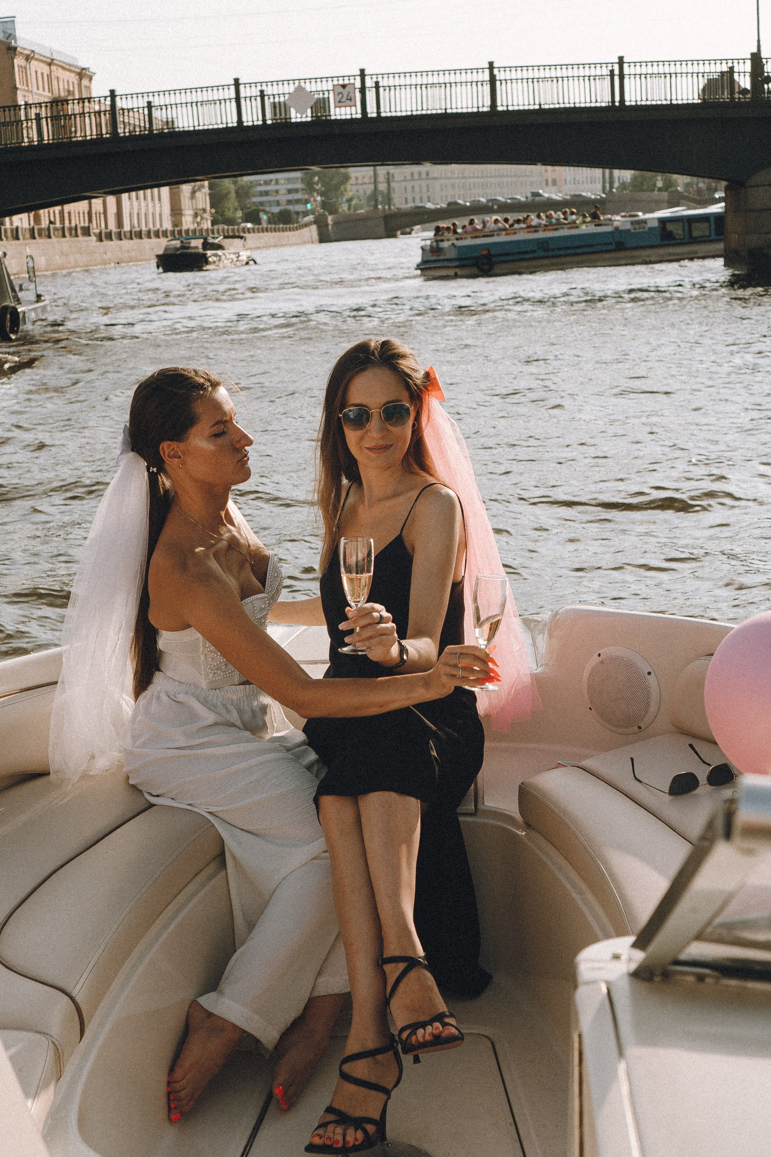 ДЕВИЧНИК НА КАТЕРЕ. Профессиональный фотограф, Санкт-Петербург — Виктория Богомолова
