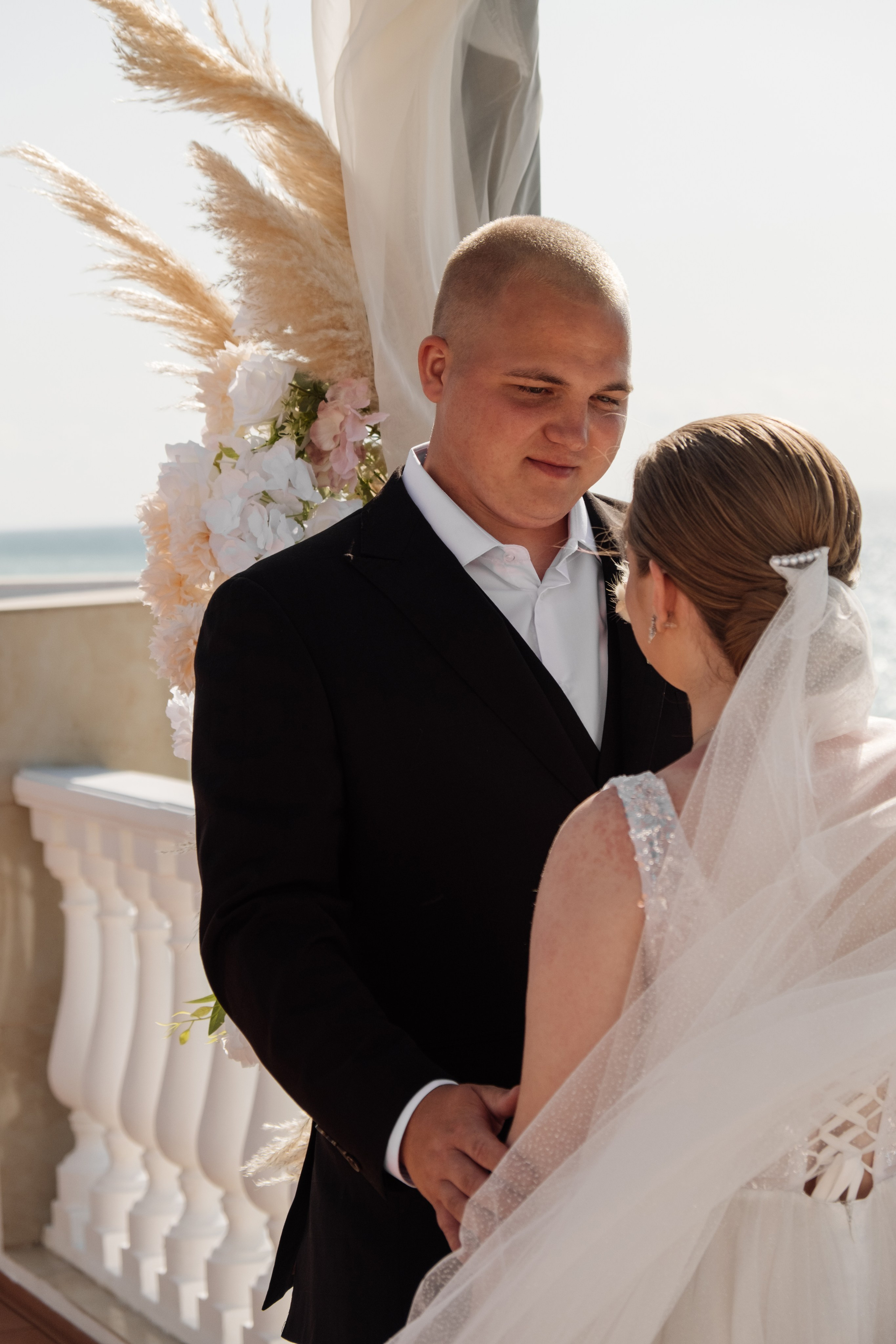 Свадебный ретопртаж. Профессиональная фотосъемка в Крыму. Натуральные эмоции и живые кадры. Забронируйте дату прямо сейчас!