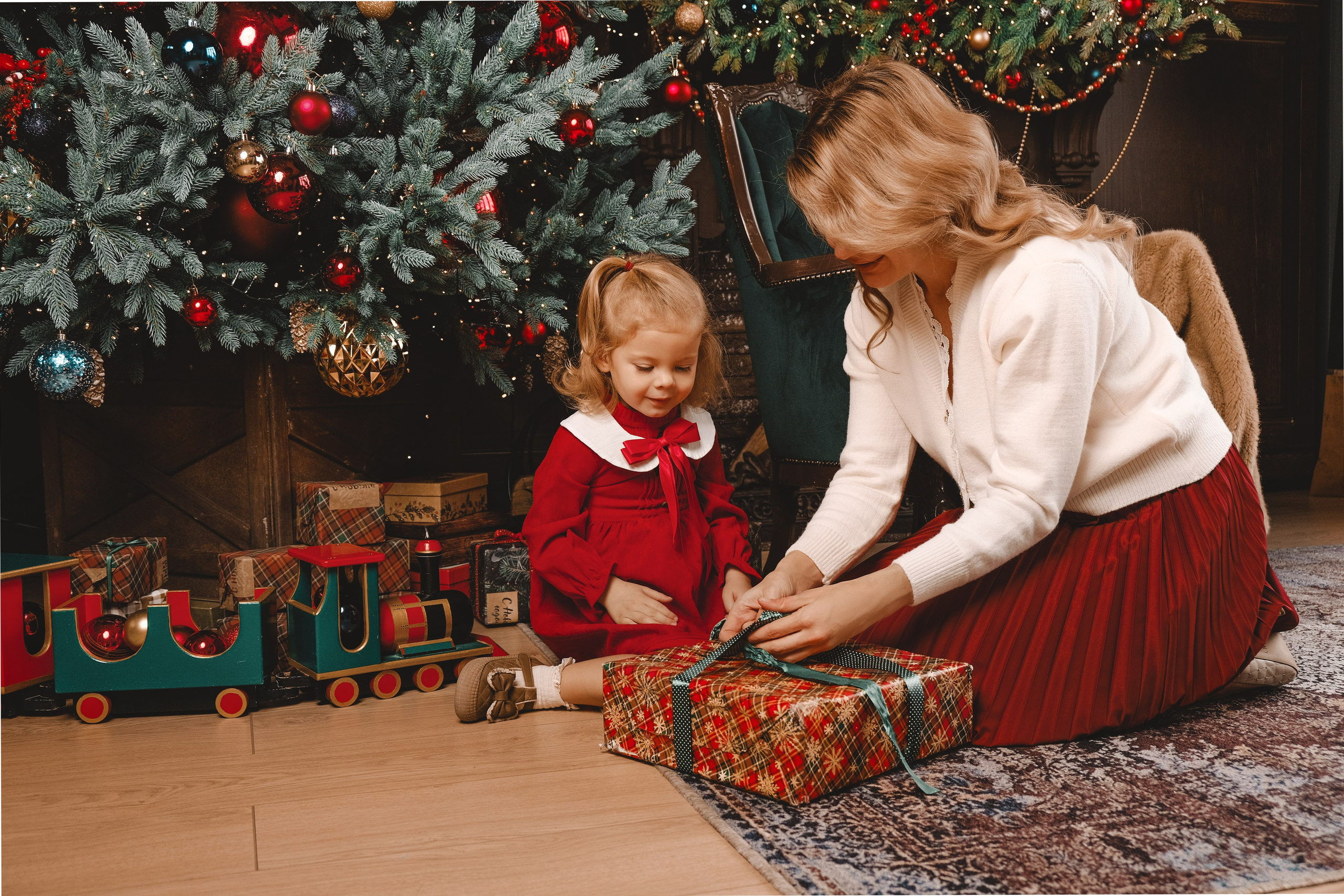 Новогодняя фотосессия, дочь и мама, любимые кадры, красота. Профессиональная фотосъемка в Крыму. Натуральные эмоции и живые кадры. Забронируйте дату прямо сейчас!