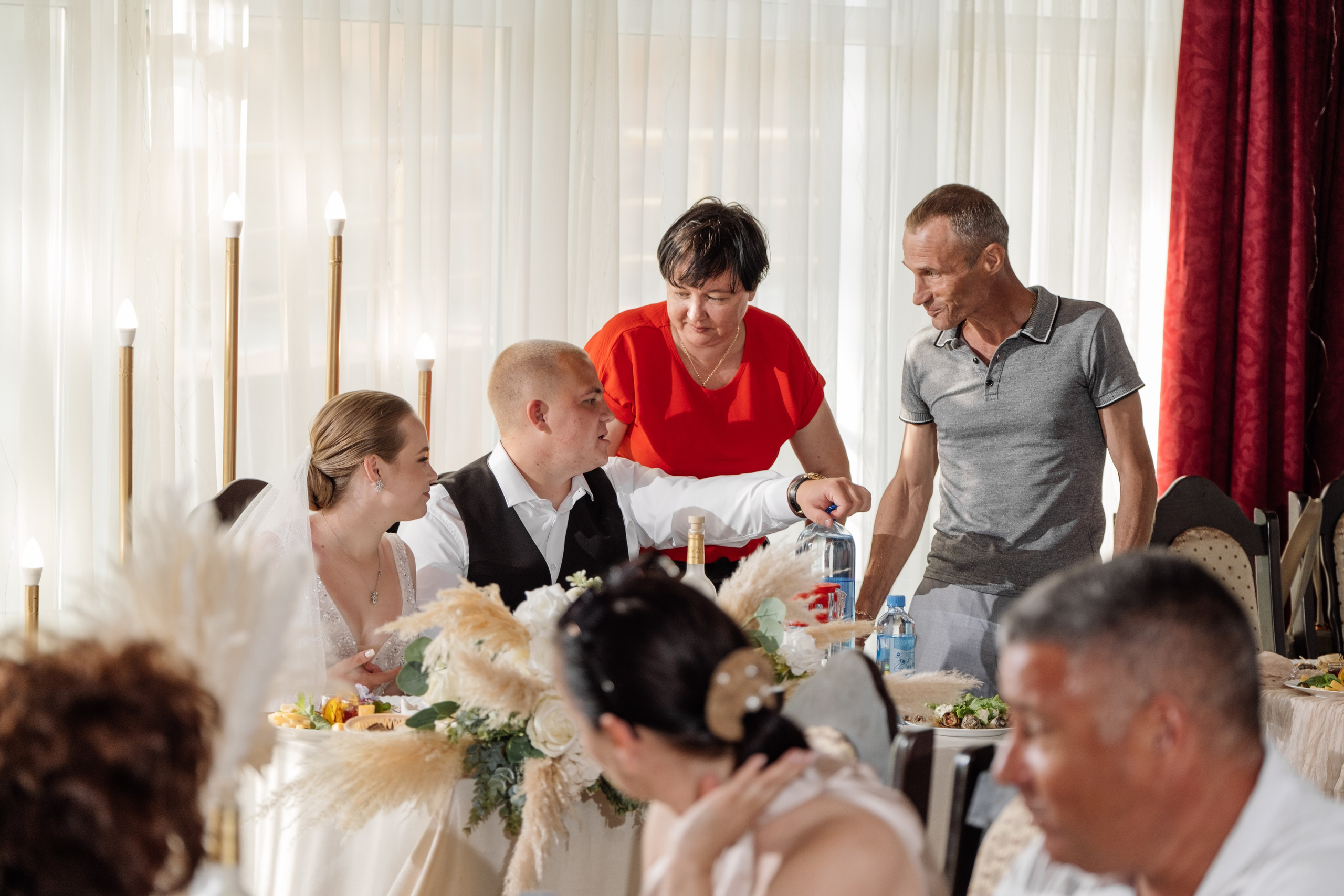 Свадебный ретопртаж. Профессиональная фотосъемка в Крыму. Натуральные эмоции и живые кадры. Забронируйте дату прямо сейчас!