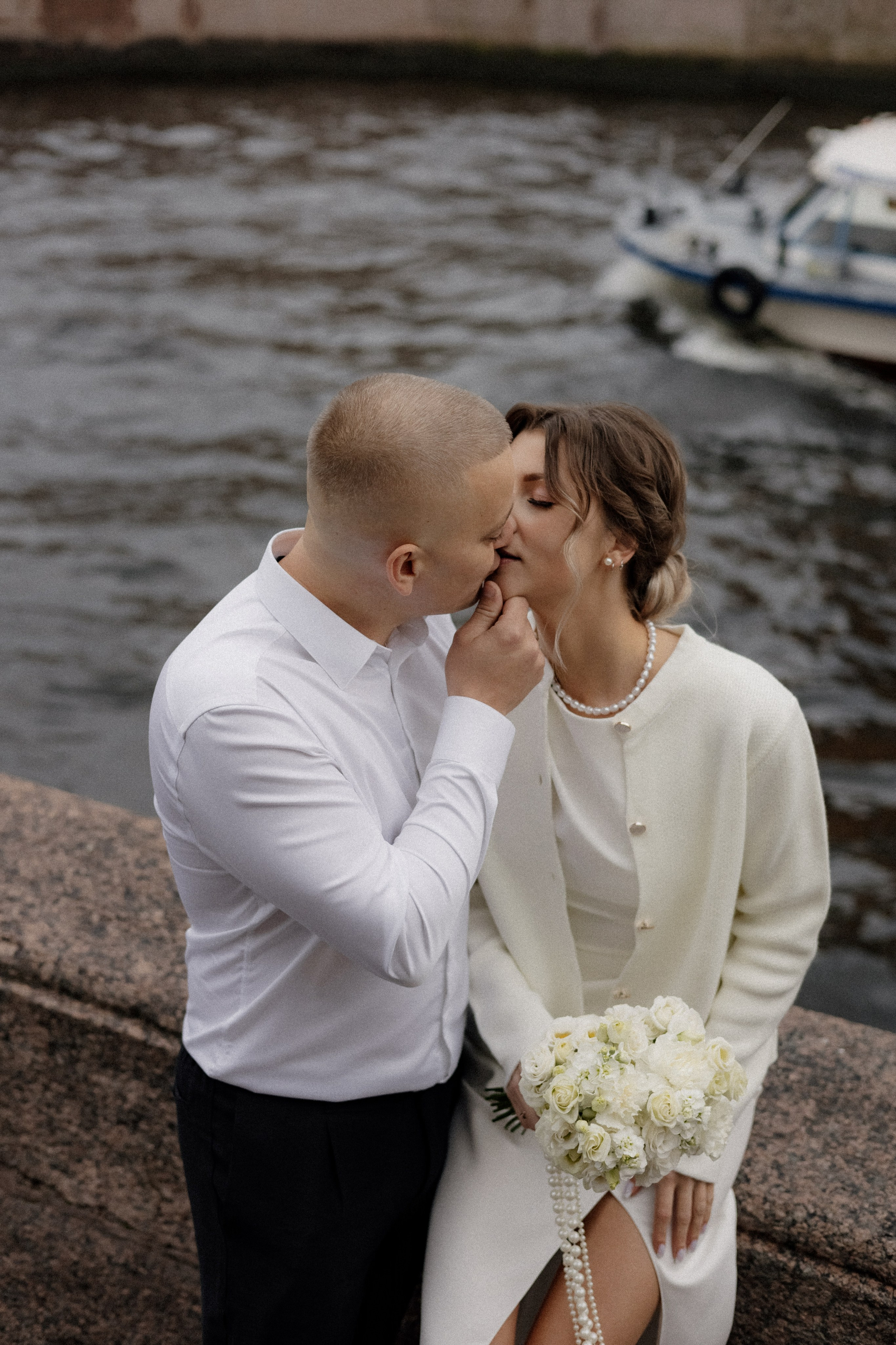 Свадебная прогулка у Исаакия. Свадебный фотограф в Санкт-Петербурге Ксения Кобышева