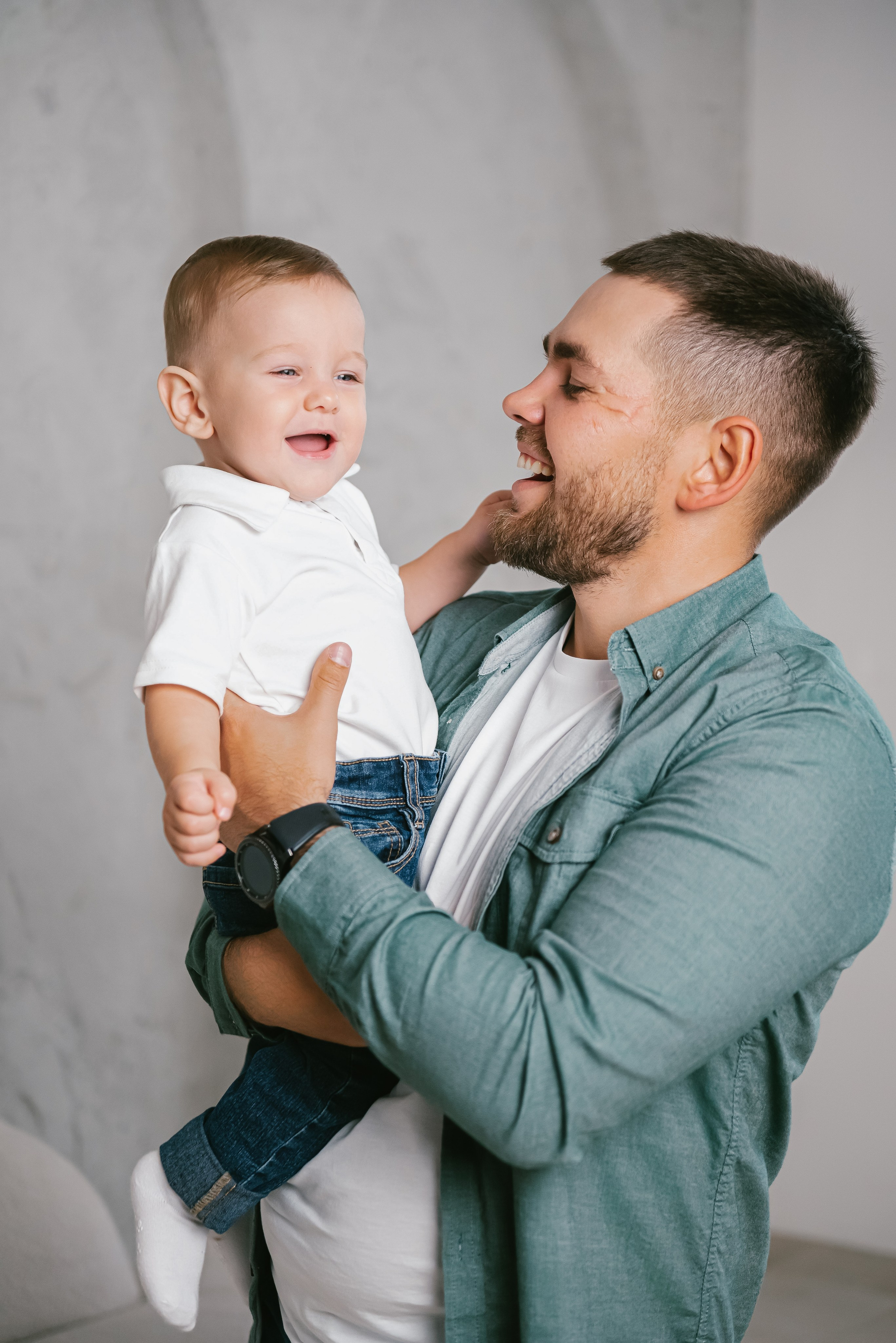 Семейная фотосессия в студии WOOD Кемерово