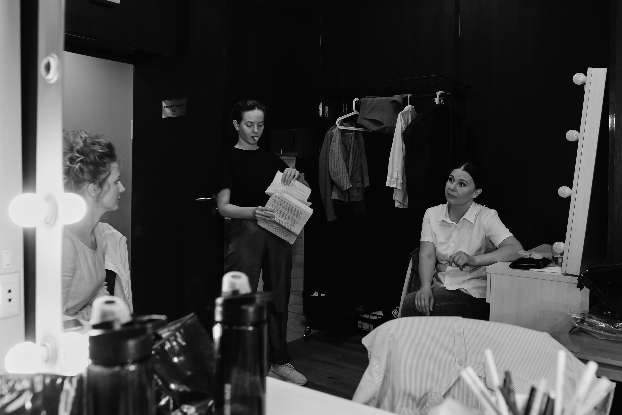 Спектакль «Дикарь» (серия — бэкстейж), Театр «Сначала-Сначала театр». Наталья Алексеенко. Фотохудожник в Москве. Репортаж, портрет, стрит