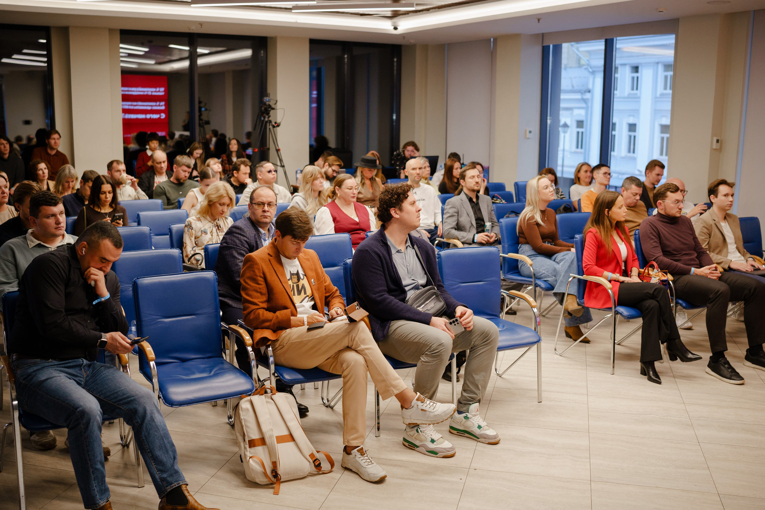 Репортажный фотограф на конференцию в Москве. Репортажный фотограф в Москве Саша Дружинина