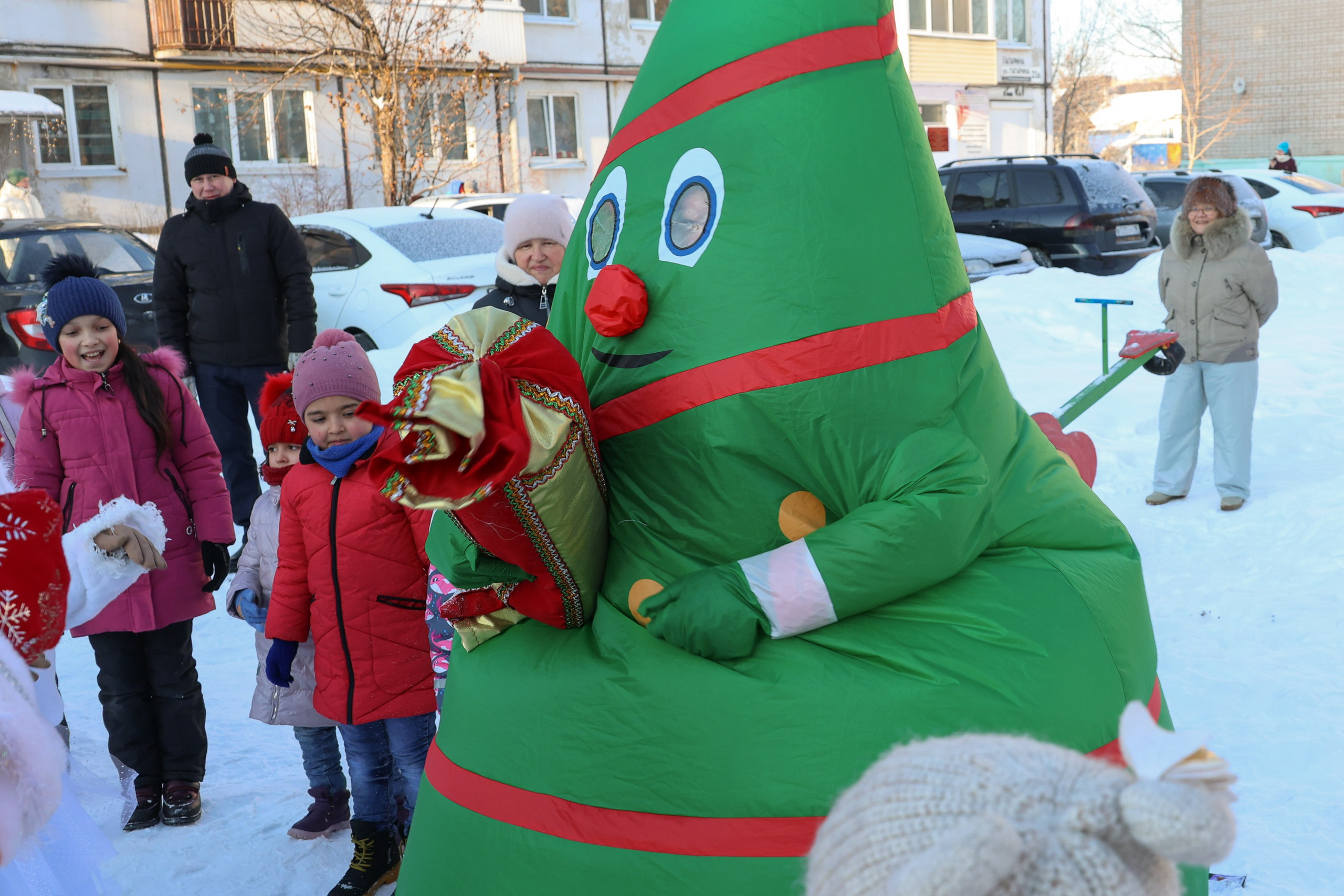 Новогодний праздник на улице