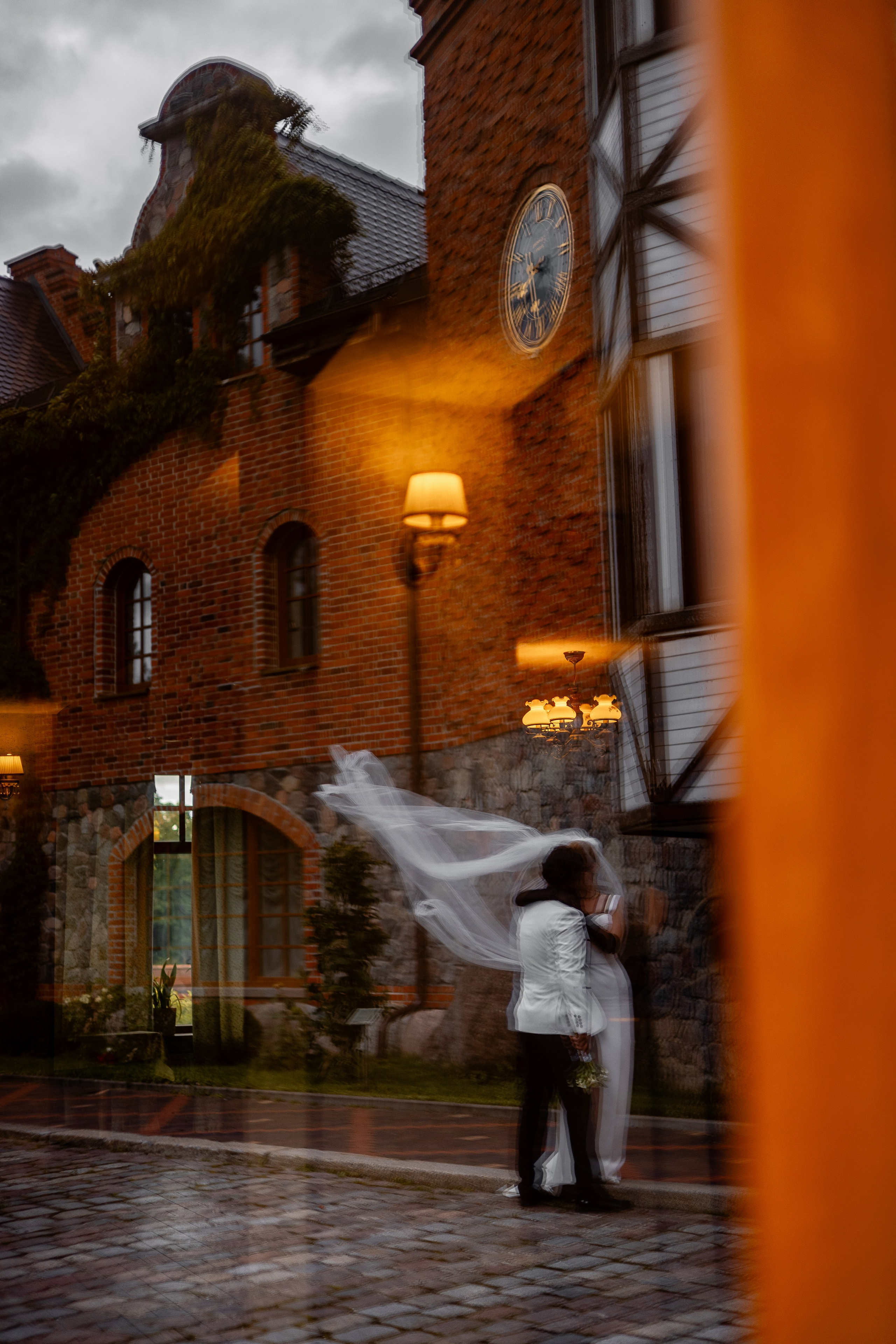 Евгений Саранцев, президент мотоклуба «Garage 13 MCC» и прекрасная Ирина. Фотограф Елена Медок Калининград