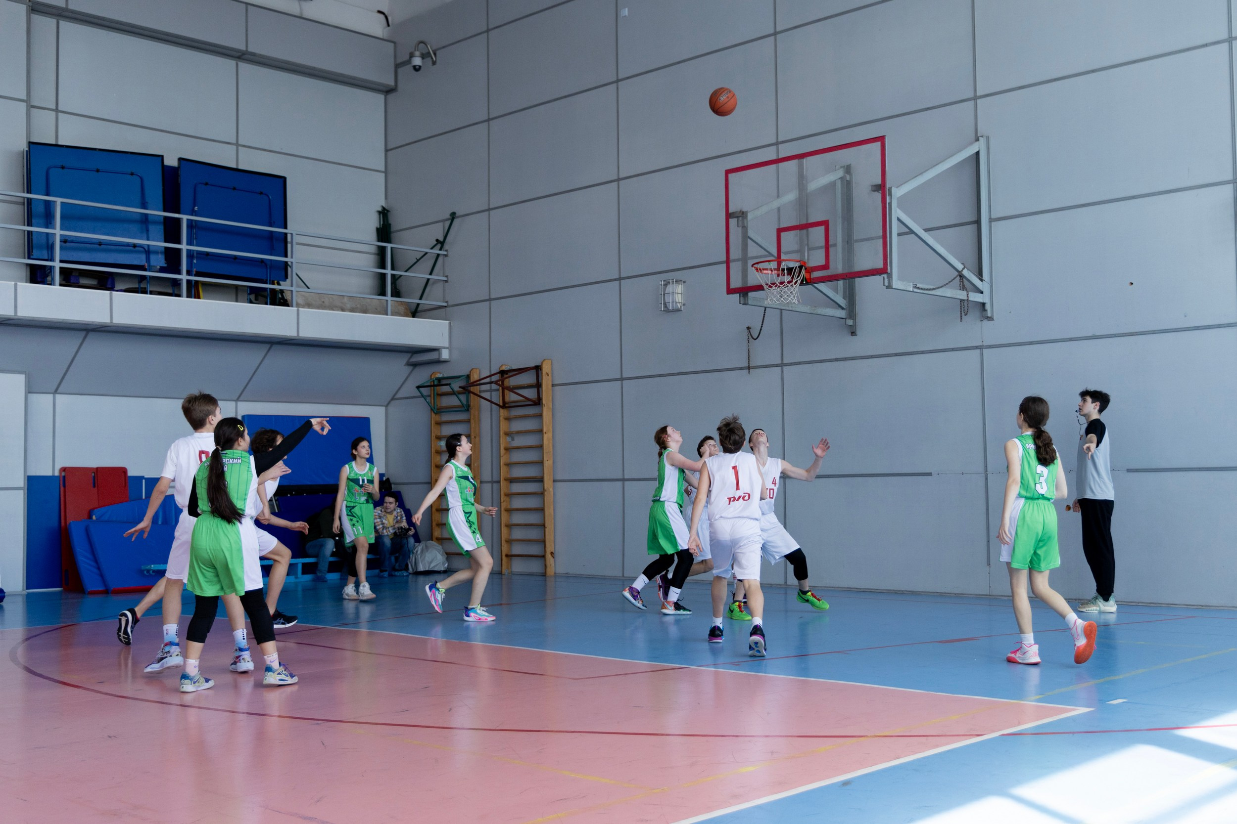 Соревнования по баскетболу среди школьников. Репортажный и портретный фотограф в Владивостоке