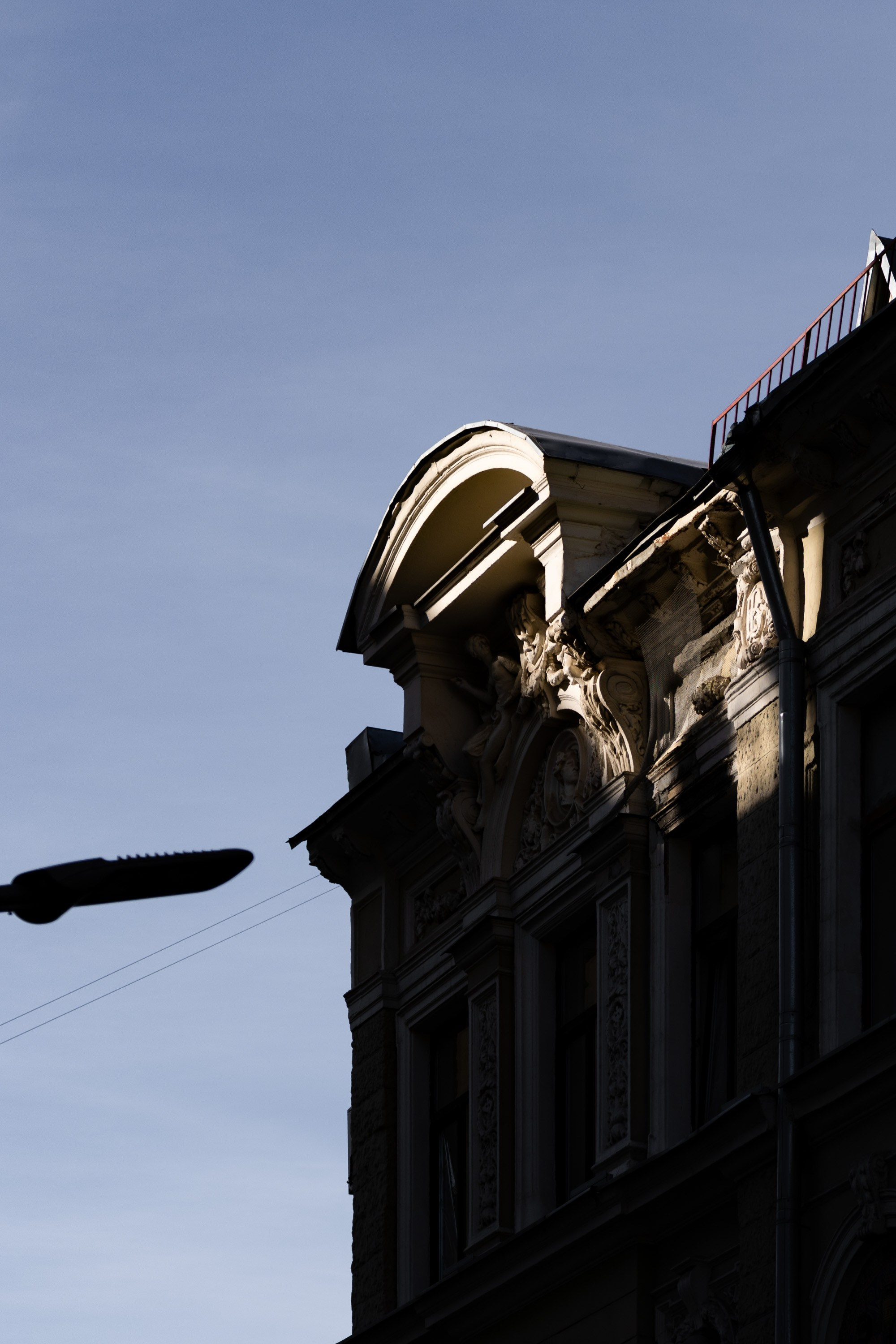 Свет и тень в городе. Фотограф в Москве. Шахабудин