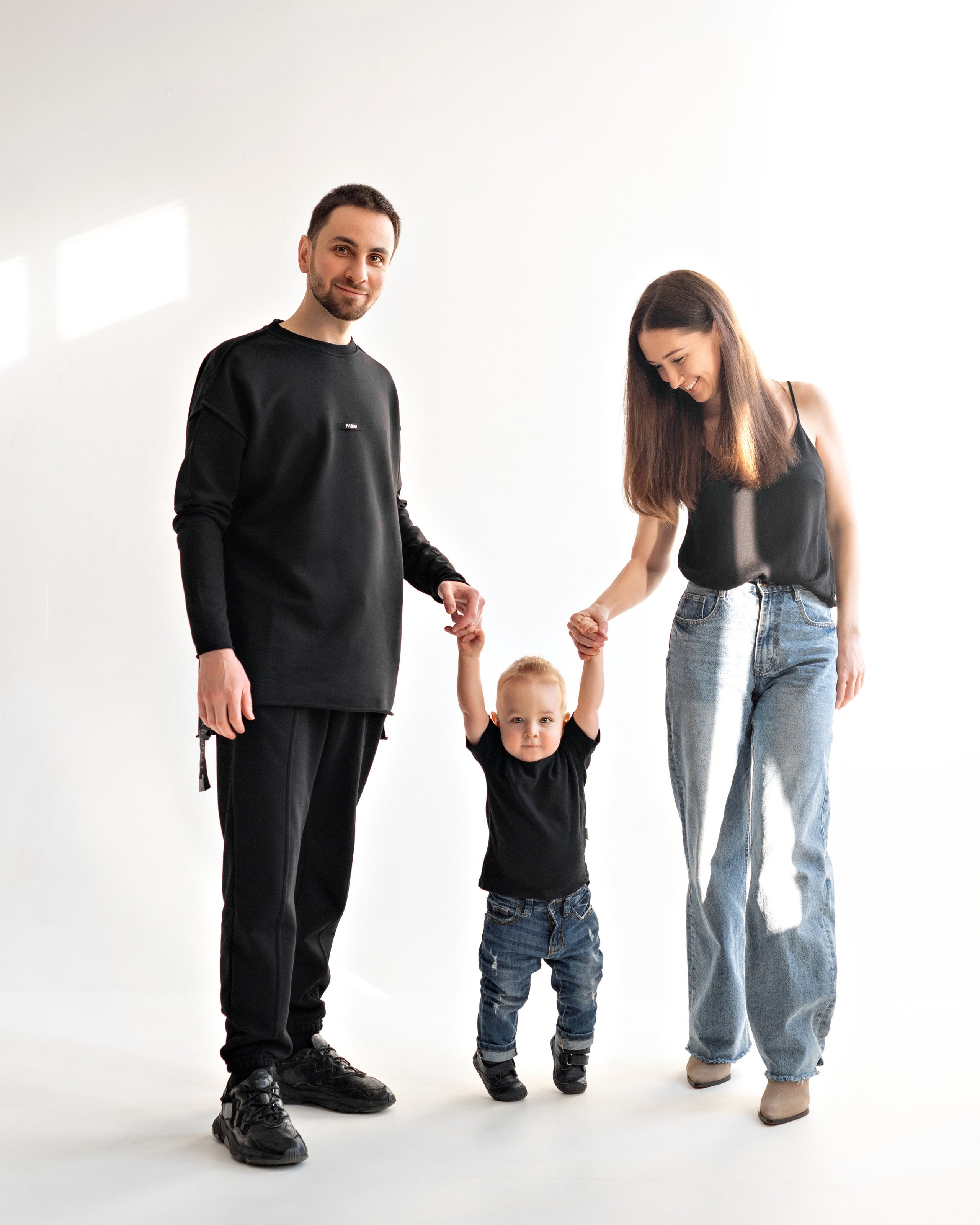 семейная фотосессия на циклораме