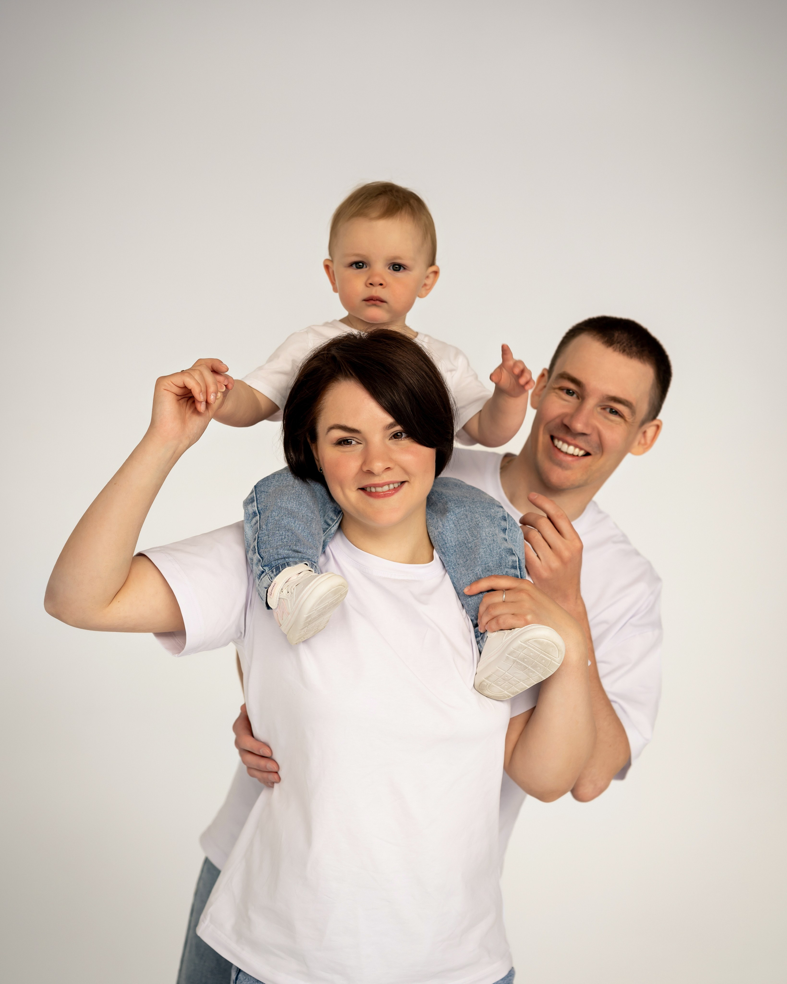 Семейная фотосессия на циклораме. Детский и семейный фотограф г. Москва Оксана Катаджи