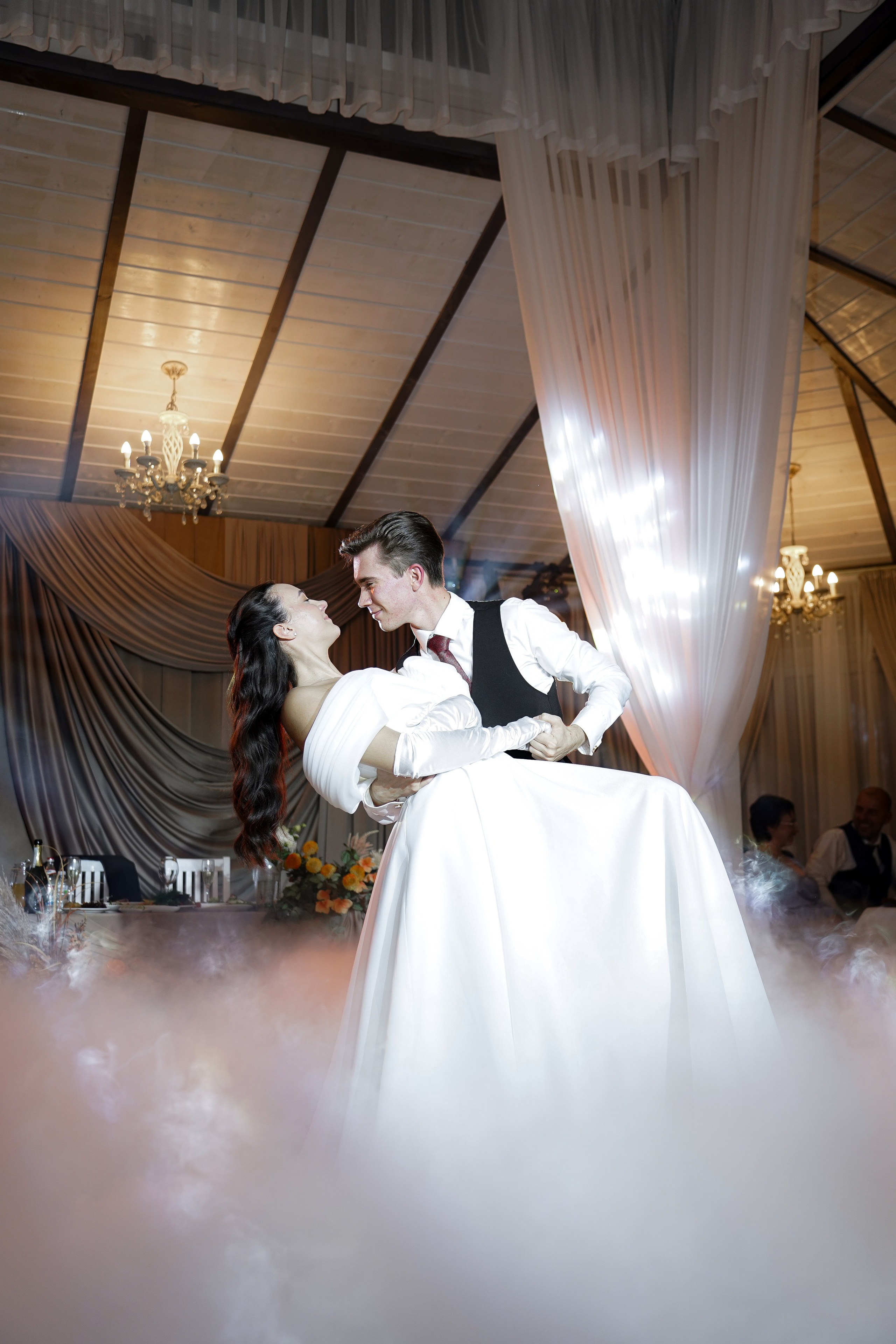 Свадебный банкет в беседке. Свадебный фотограф в Ростове-на-Дону. Таинство Крещения и Венчания, семейные фотосессии. Алёна Чёботова