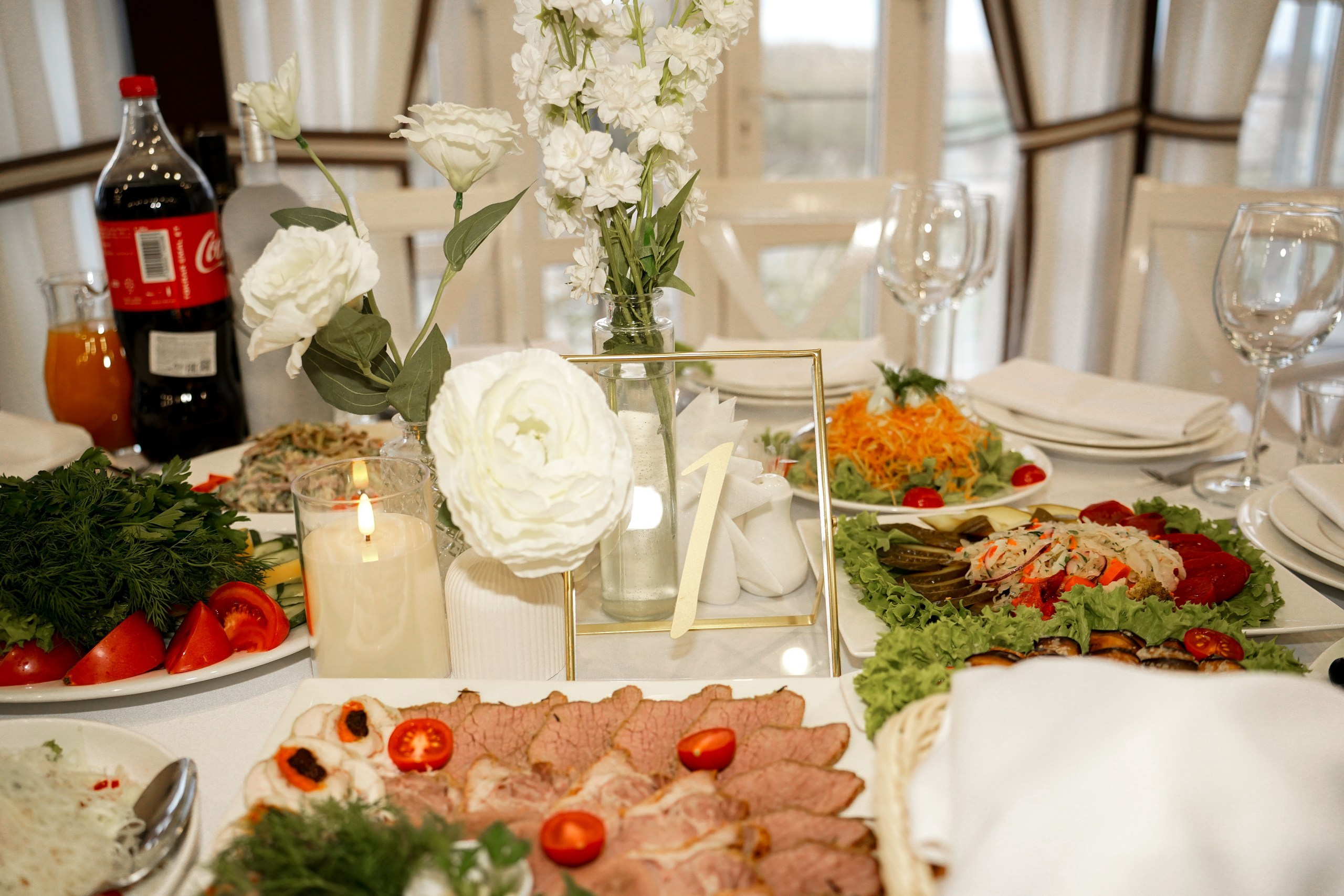 Свадебная фотосессия «4 часа». Отель Резиденция в Ростове-на-Дону. Кадры молодоженов на природе. Фотосессия банкета 1 час. Свадебный фотограф в Ростове-на-Дону. Таинство Крещения и Венчания, семейные фотосессии. Алёна Чёботова