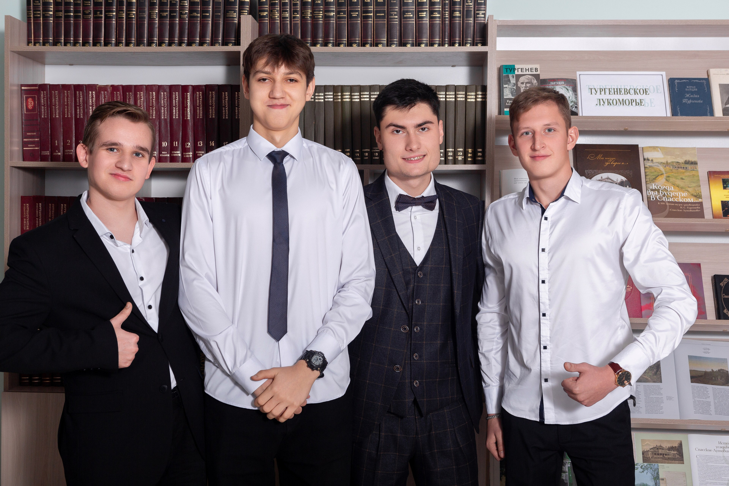 Съемка в библиотеке для 11 класса #2. Профессиональный фотограф в Мценске и Орловской области