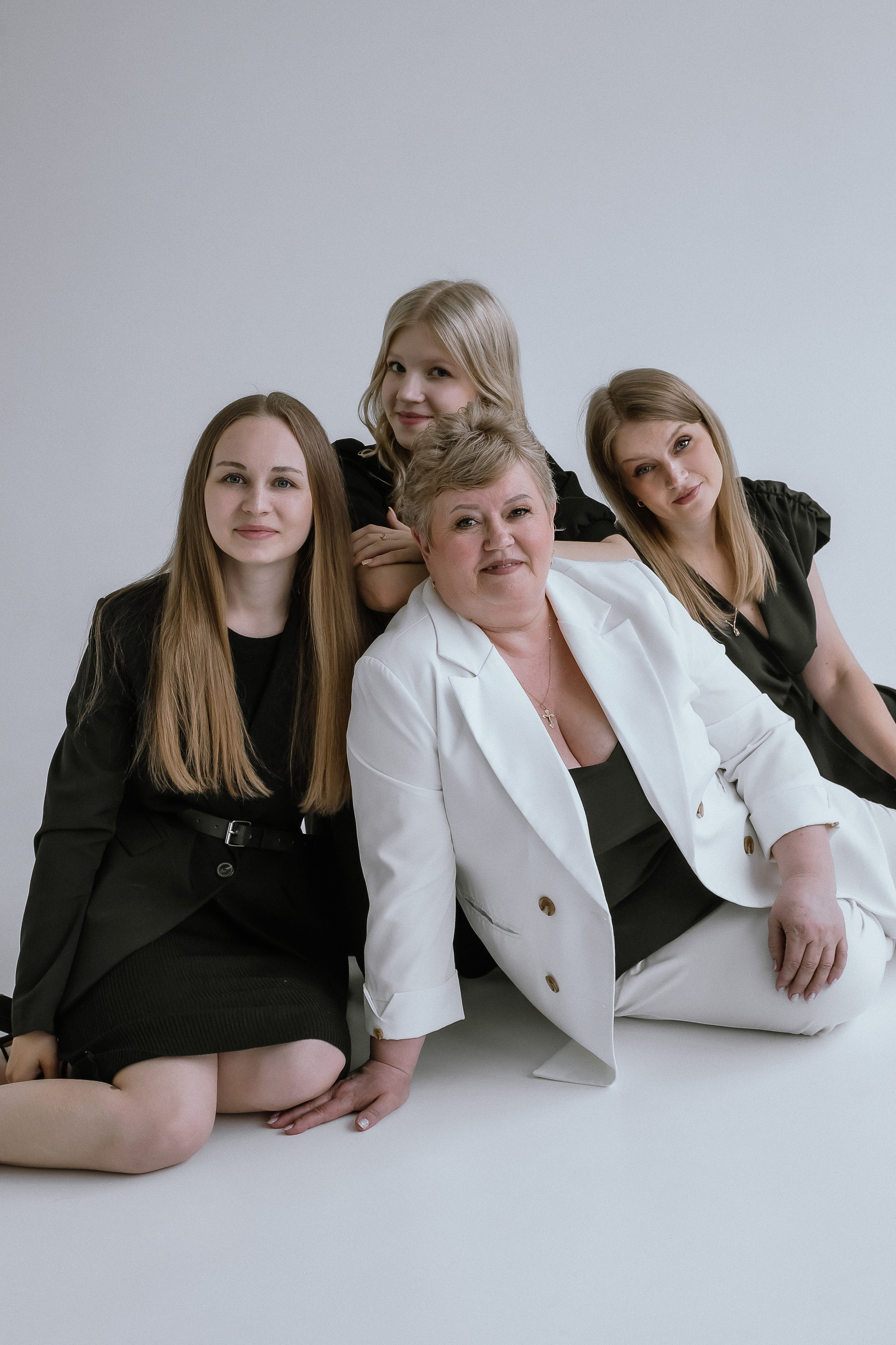 Семейная на циклораме. Фотограф Екатеринубрг/Верхняя Пышма