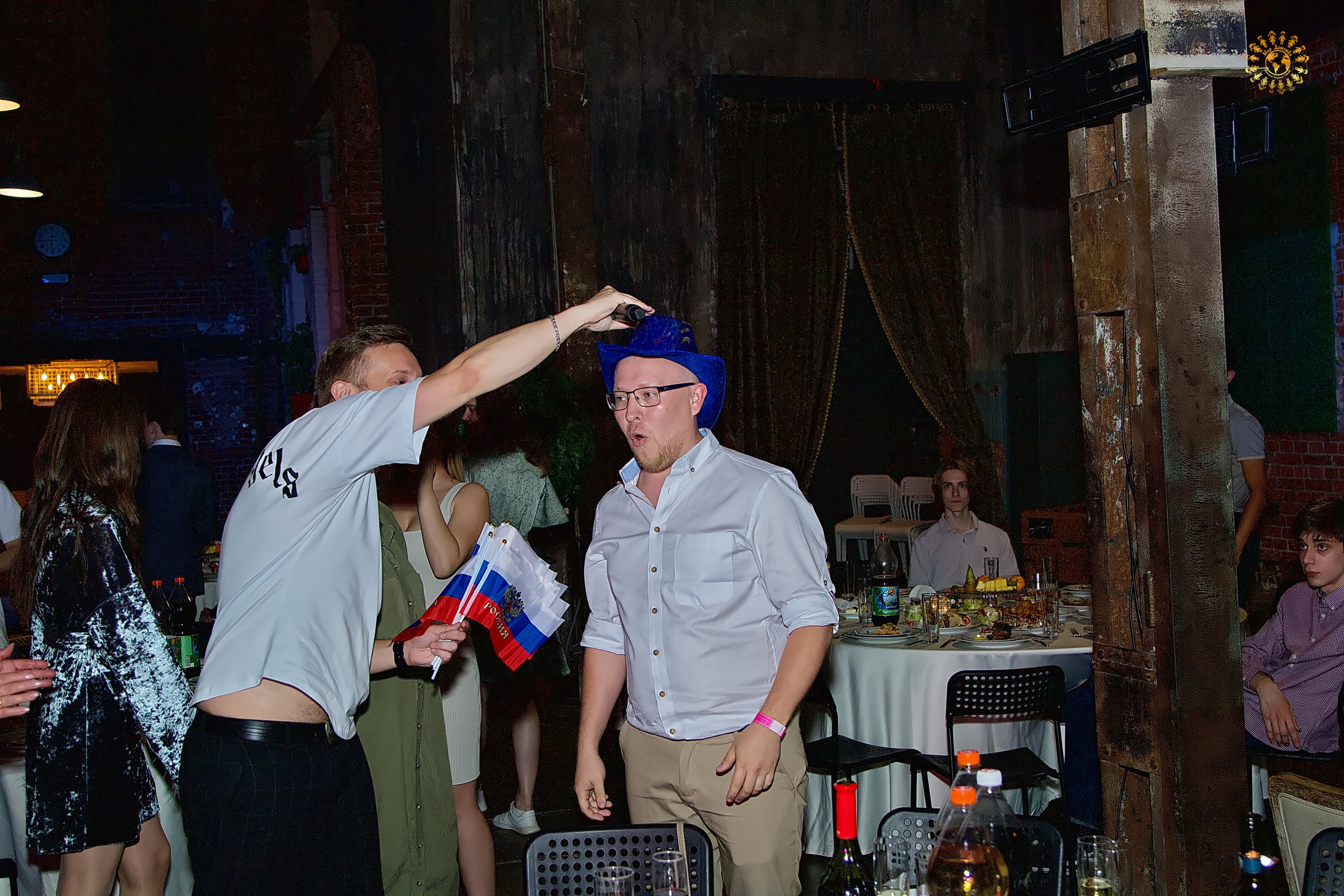 Выпускной 2023 (9-й класс, школа № 46). Loft Urban. Москва. Репортажная съемка в Москве и области. Анималистика